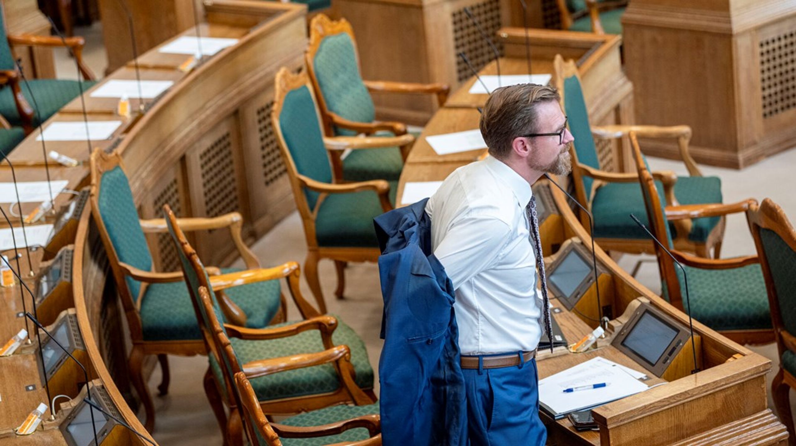 Regeringens bud på en finanslov for 2026 vil "samlet set"&nbsp;gøre hverdagen "lidt lettere" for&nbsp;danskerne, sagde&nbsp;Socialdemokratiets finansordfører, Benny Engelbrecht, fra talerstolen i Folketinget, der tirsdag førstebehandlede forslaget.