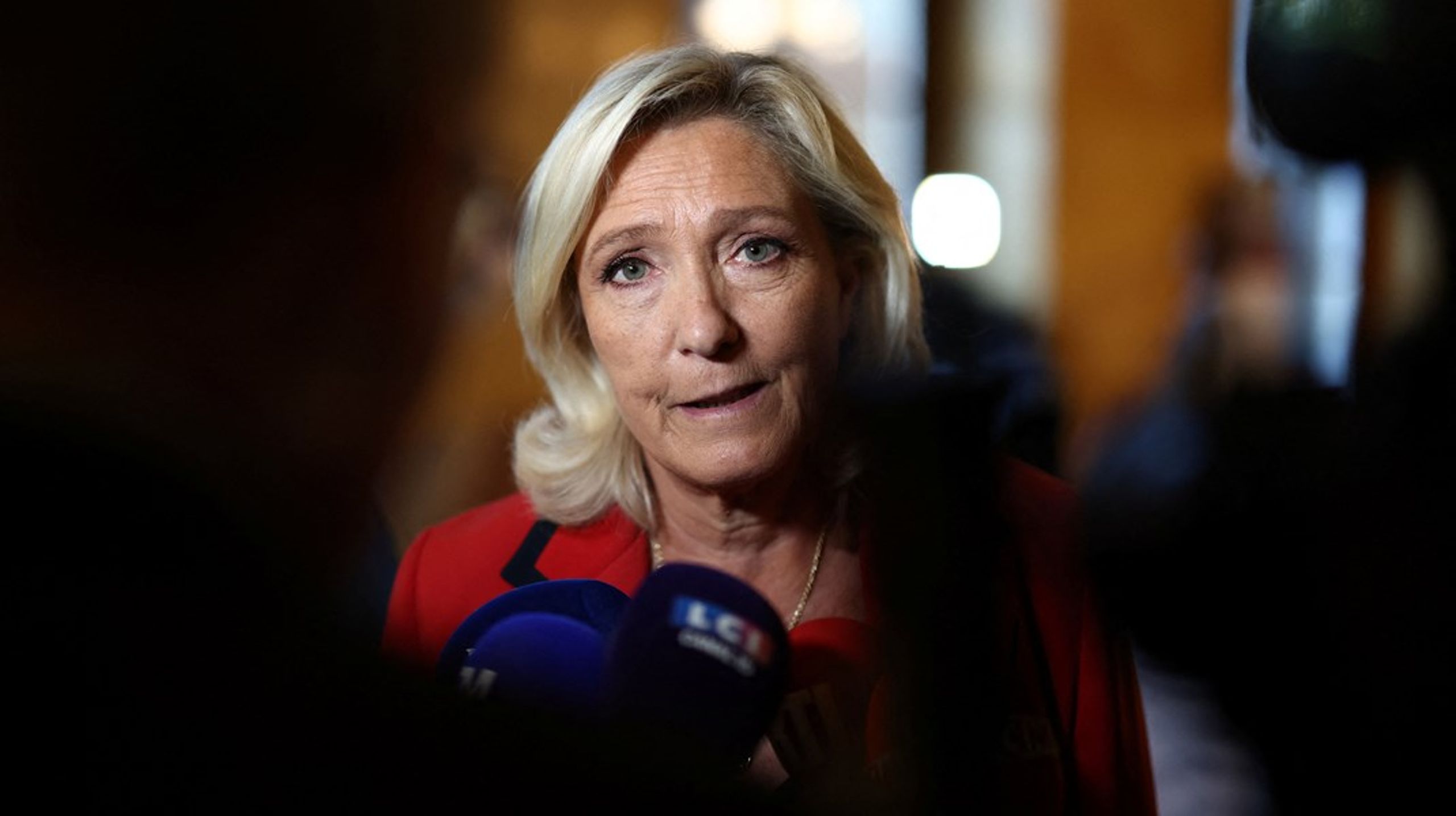 Marine Le Pen har afvist alle anklager og nægter sig skyldig.