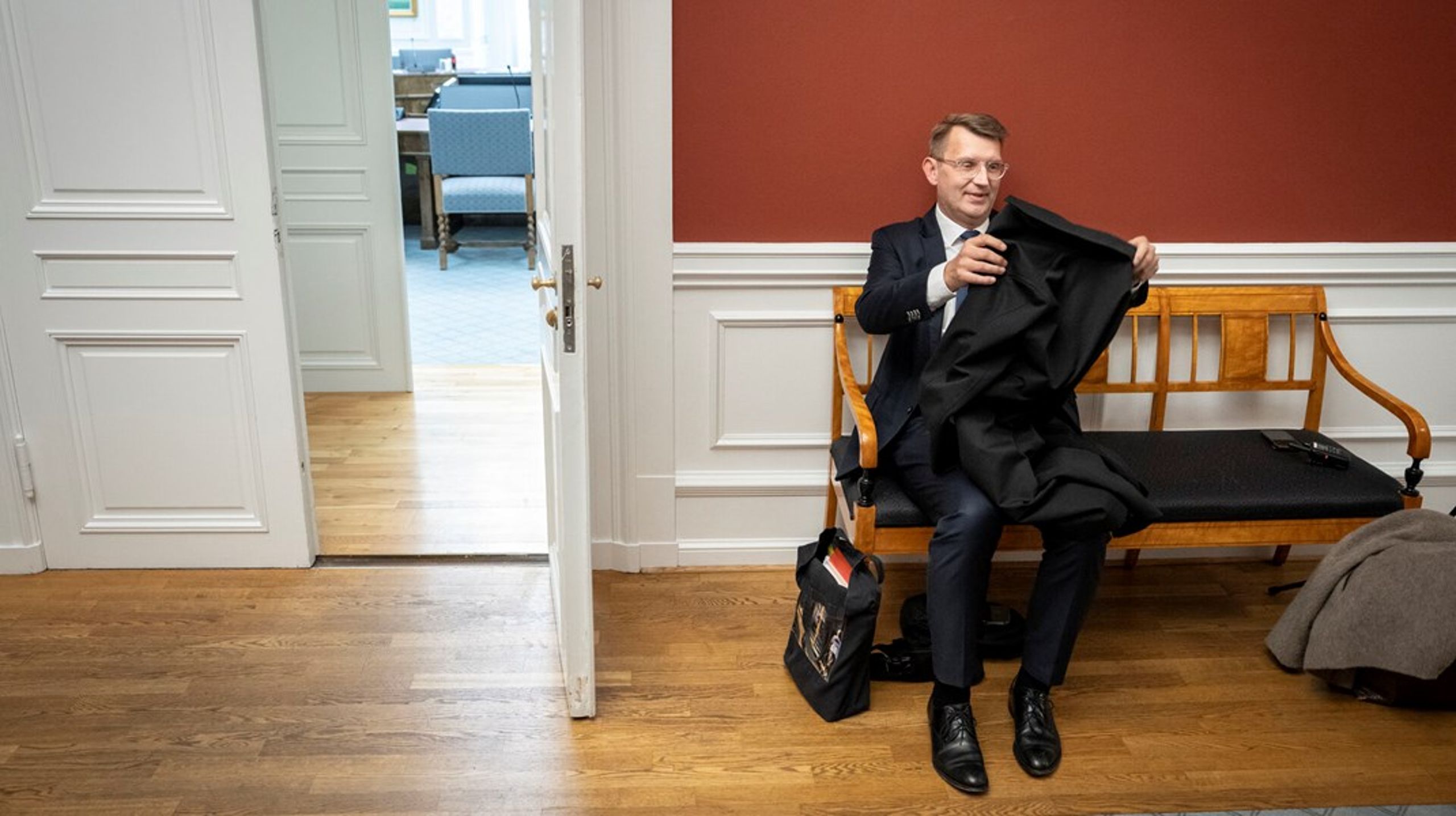 Fire gange i løbet af efteråret skal Troels Lund Poulsen svare på spørgsmål om Elbit-sagen. Altinget giver dig overblikket her.