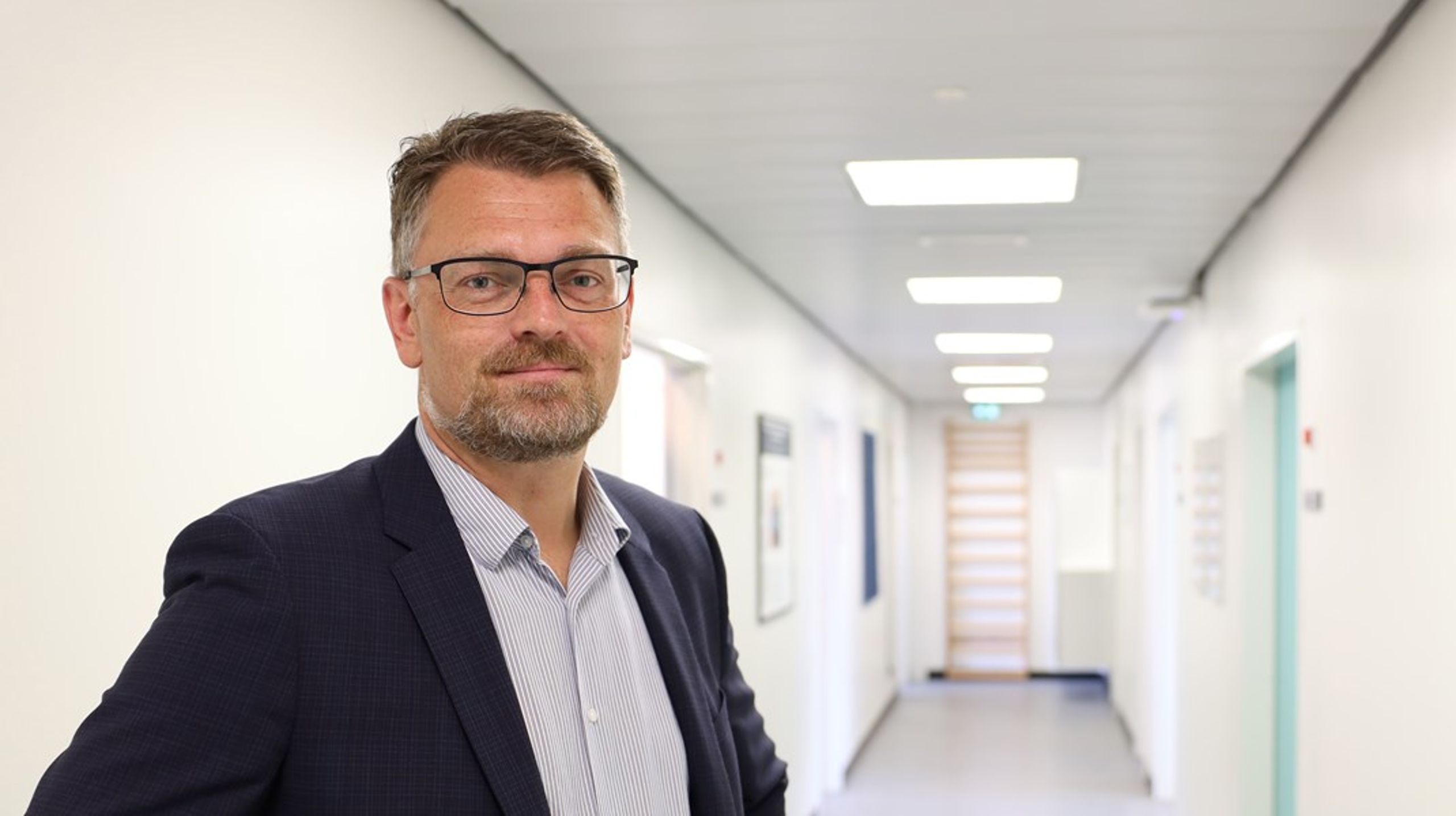 Michael Dall har en baggrund som speciallæge og ph.d. i medicinske mavetarm sygdomme samt en master i offentlig ledelse.
&nbsp;