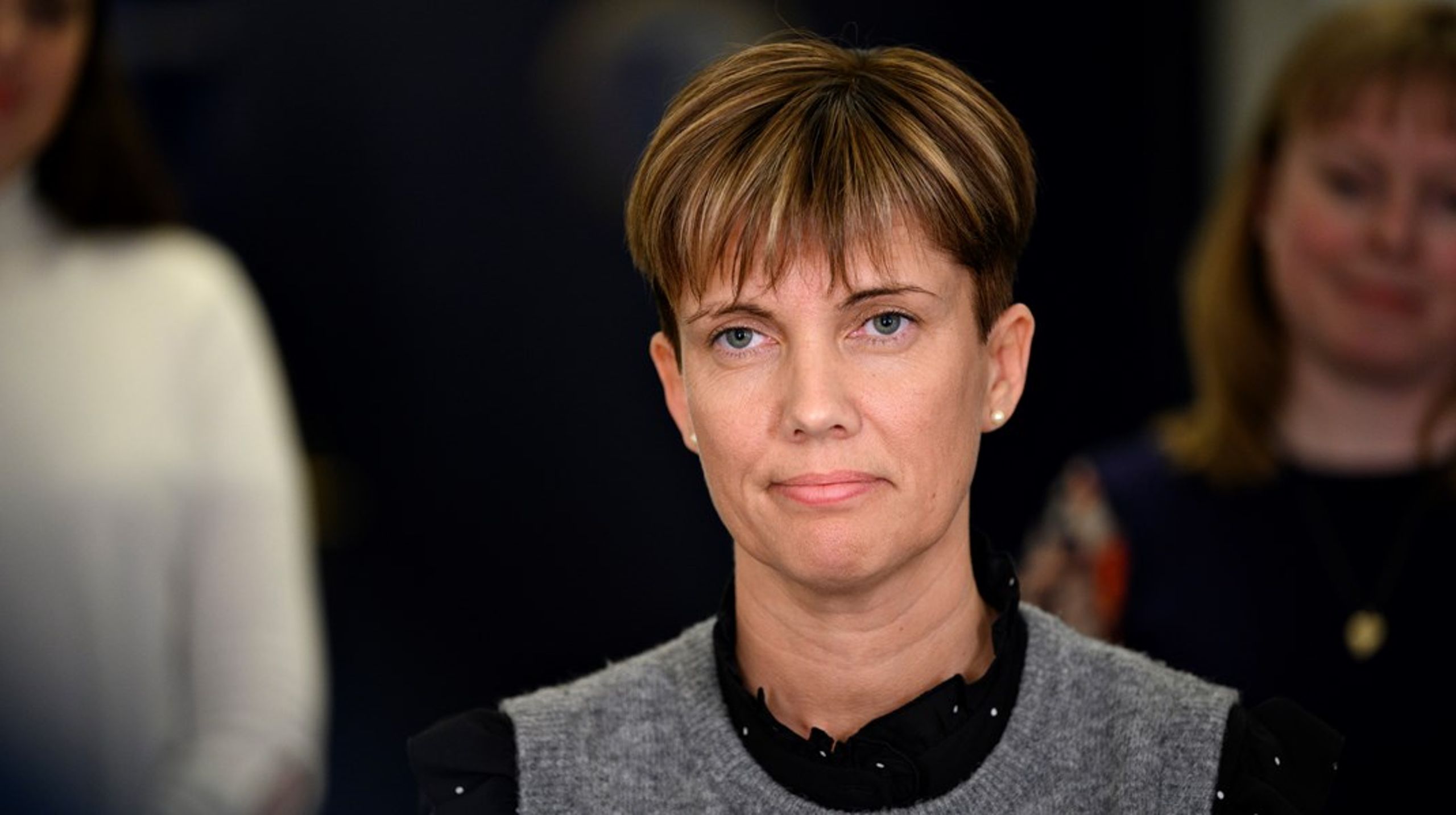 Hvis vi blot siger "fri leg" og samtidig trækker os som voksne, risikerer vi at overlade nogle børn til deres egen ensomhed, skriver&nbsp;Theresa Berg Andersen (SF).&nbsp;