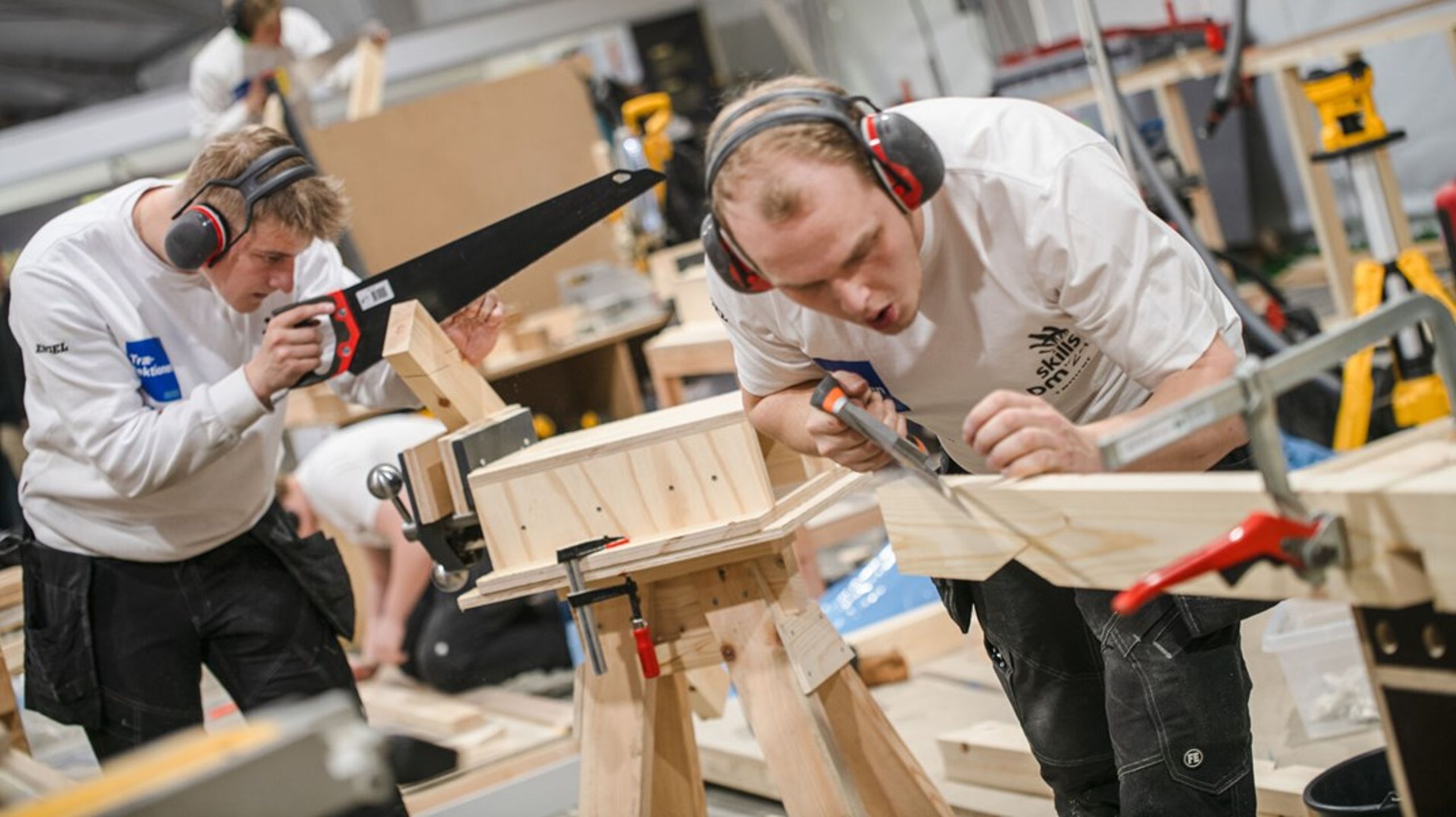 Når unge bliver kaldt "lortelærlinge", handler det ikke om at gøre dem stærke. Det handler om at sætte dem på plads, og det er præcis den form for hierarkisk adfærd, der får mange til at droppe ud eller at vælge branchen fra, skriver Jørgen Ravnsbæk.