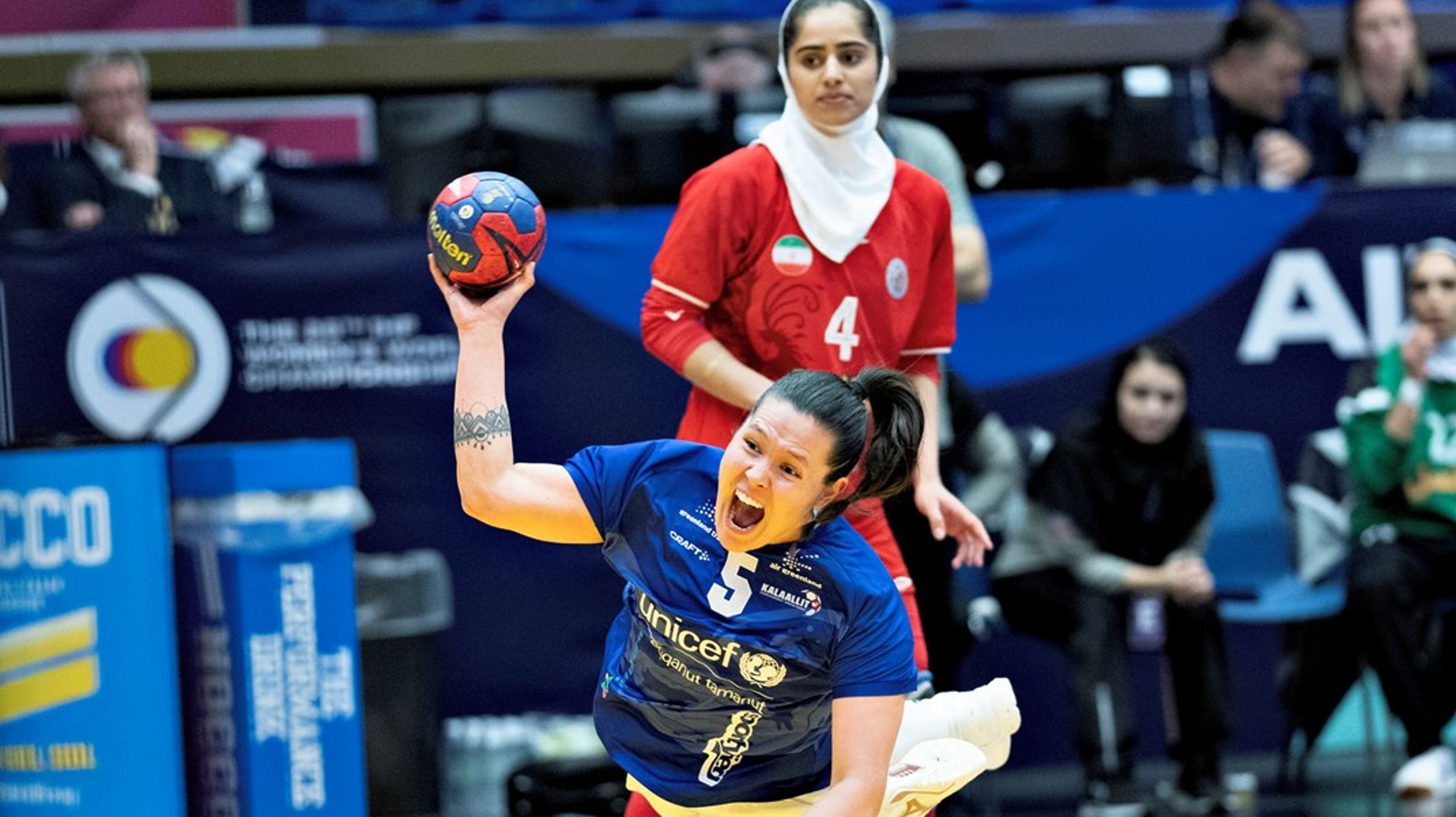 Pengene i Nordatlantpuljen går i denne omgang blandt andet til at styrke håndbold i Grønland. Her ses den grønlandske spiller Ivana Meincke under en kamp mod Iran.&nbsp;