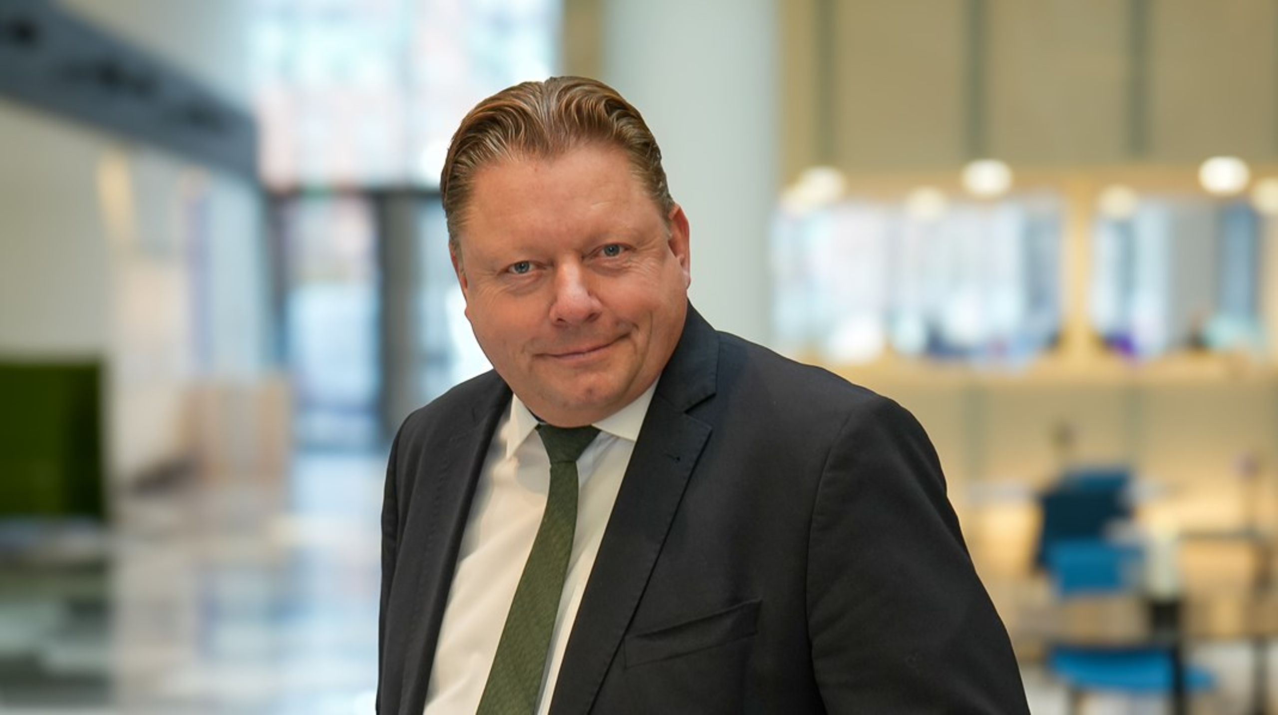 Rasmus Anderskouv kommer fra en stilling som chef for politikudvikling i Dansk Industri. Han er et særdeles velkendt ansigt i erhvervsorganisationen, hvor han begyndte for 25 år siden.