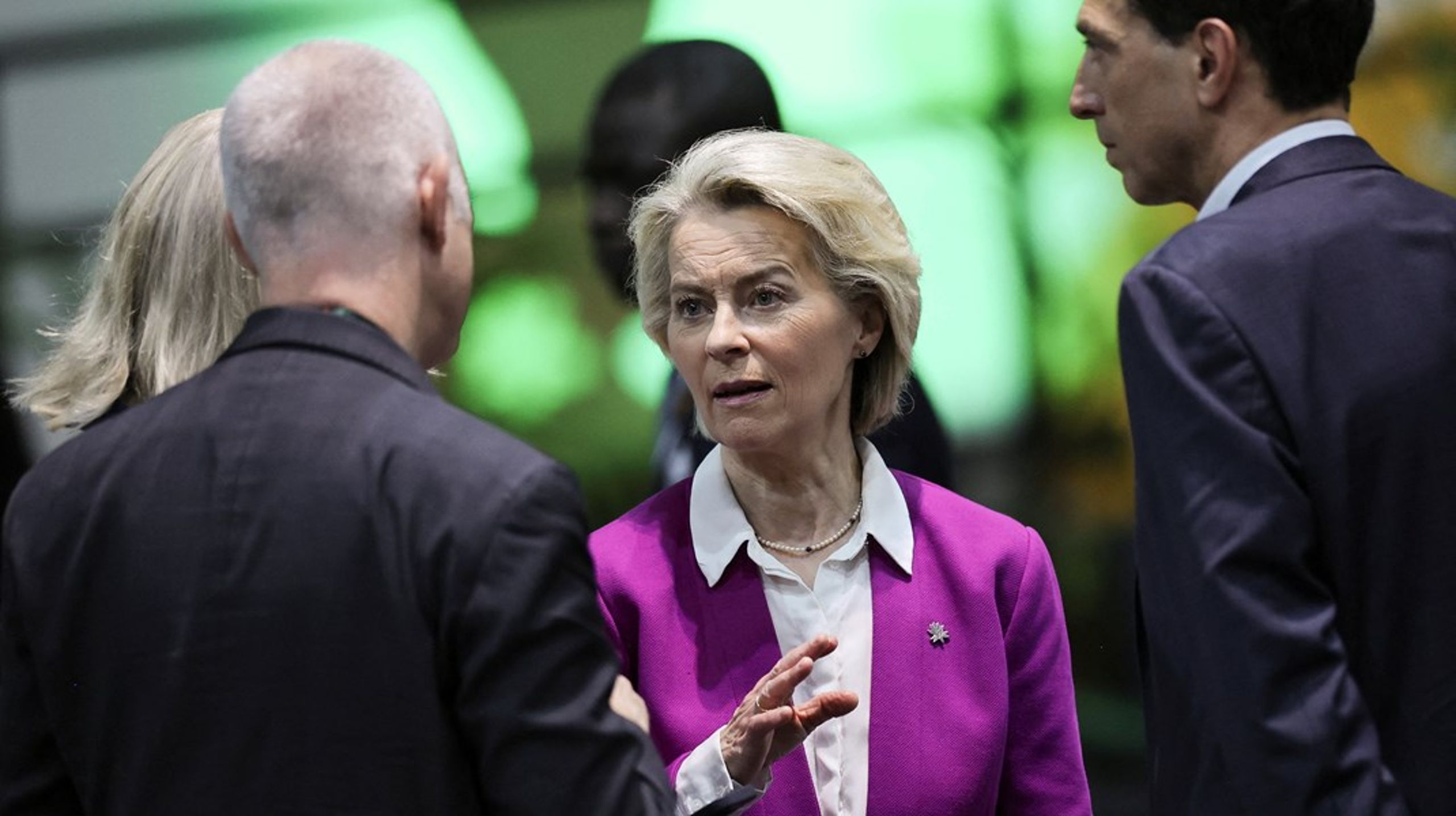 Med USA's kovending og en amerikansk administration, der danser efter olieindustriens piber, samt et Brasilien, der positionerer sig til at overtage stafetten, må og skal EU træde i karakter, skriver&nbsp;Thomas Becker.<br>