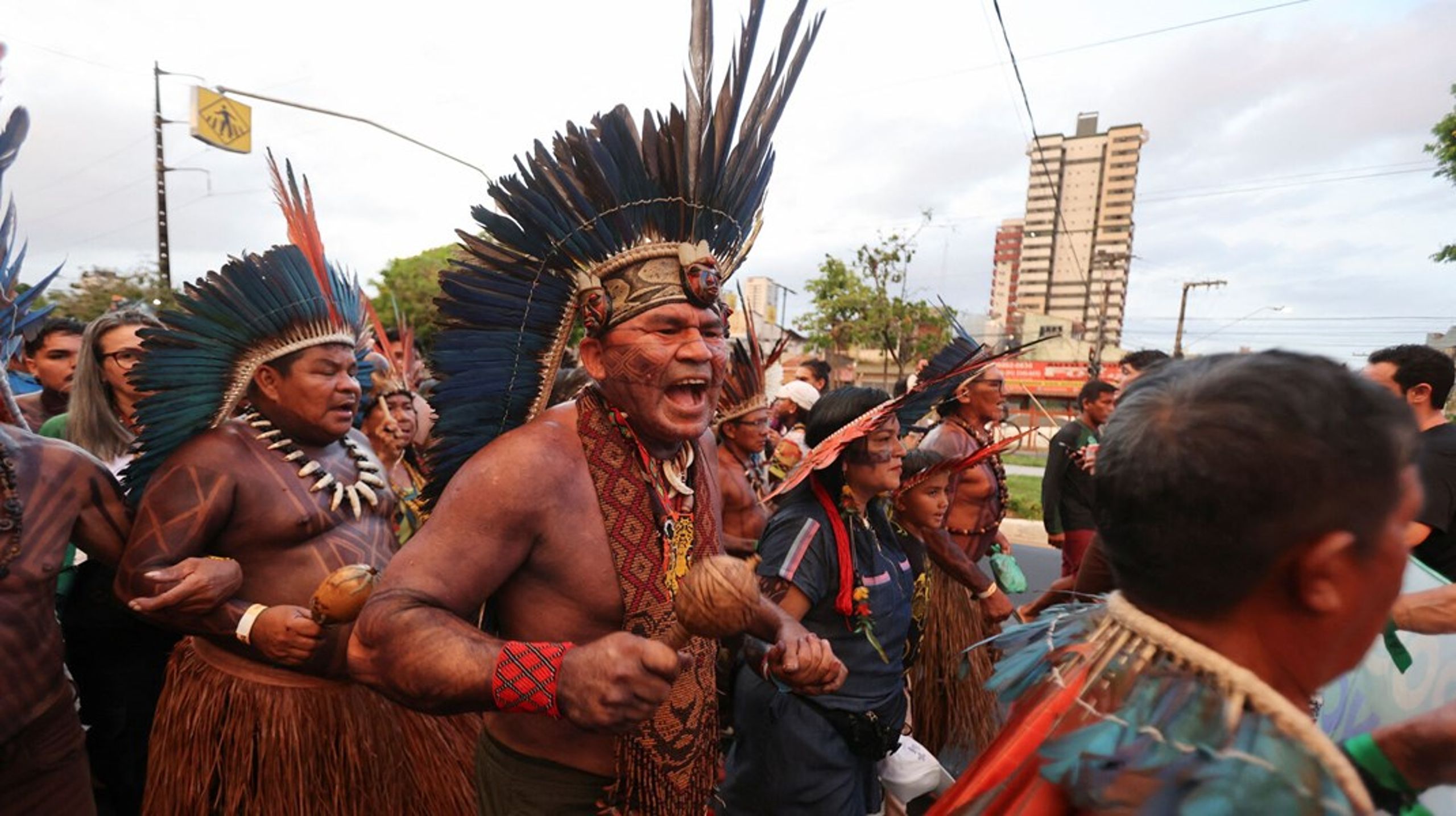 Aktivister trængte sig tirsdag ind på COP30 konferencen. Blandt andet med budskabet om at deres jord ikke er til salg.&nbsp;