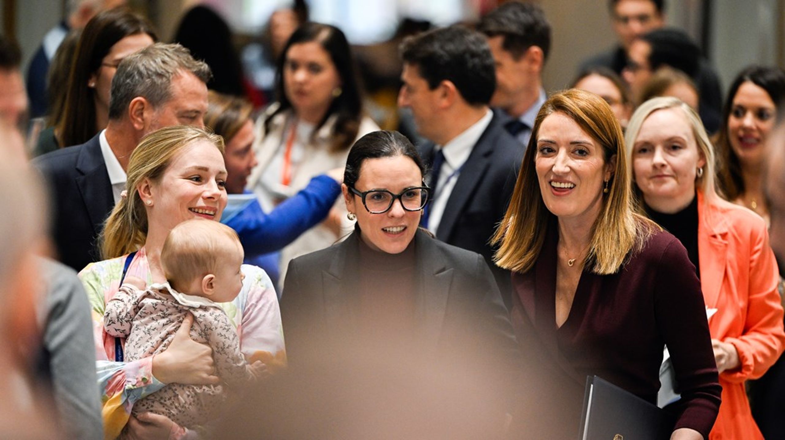 Radikales Sigrid Friis (t.v.) var selv på barsel med sin nyfødte datter over sommeren og mærkede frustrationen over at se sin stemme gå til spilde i Europa-Parlamentet.