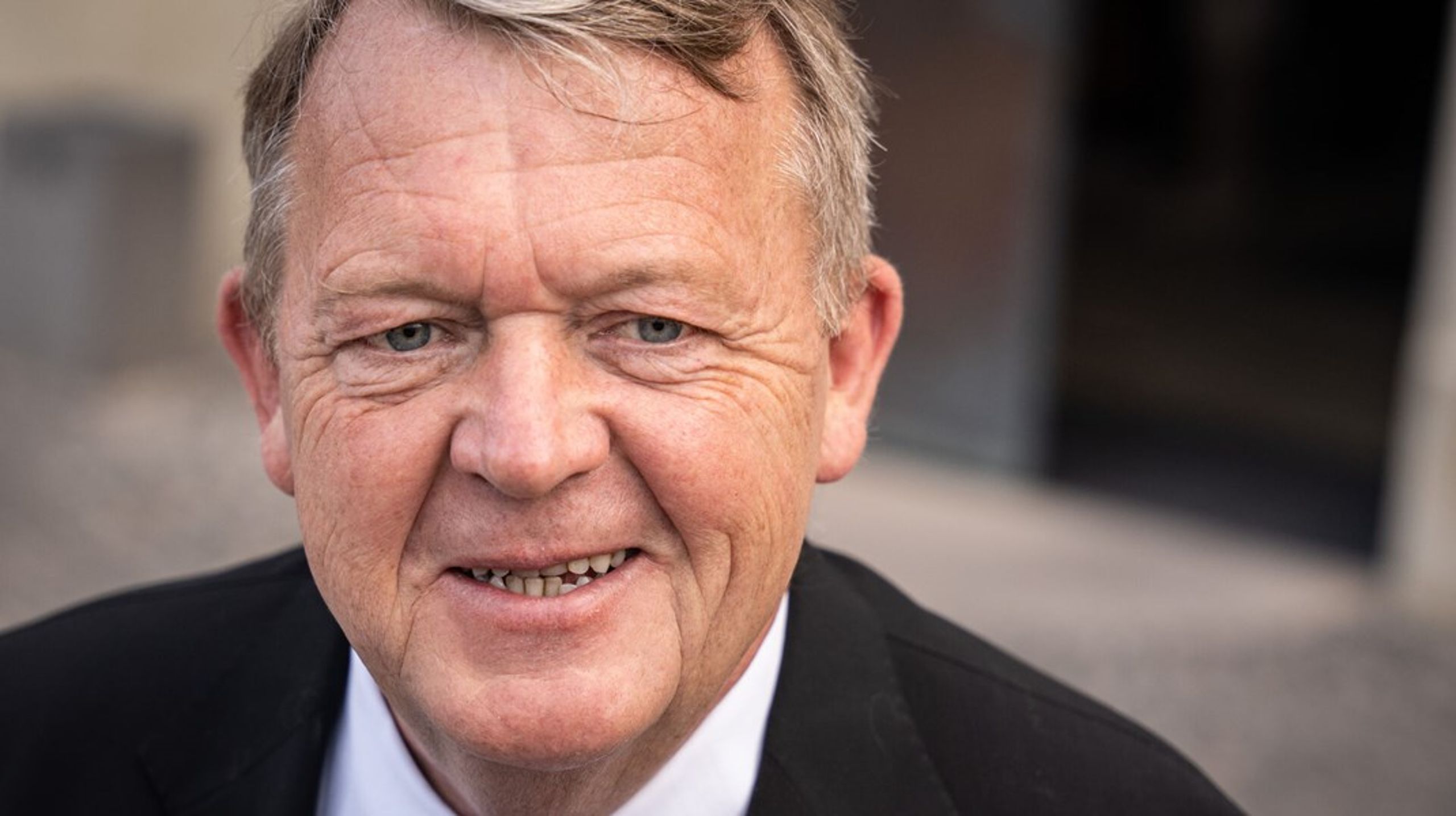 Det ville være forkert at skrive, at Lars Løkke med afgørelsen kan ånde lettet op, for udenrigsministeren "havde næsten glemt", at han overhovedet var politianmeldt.