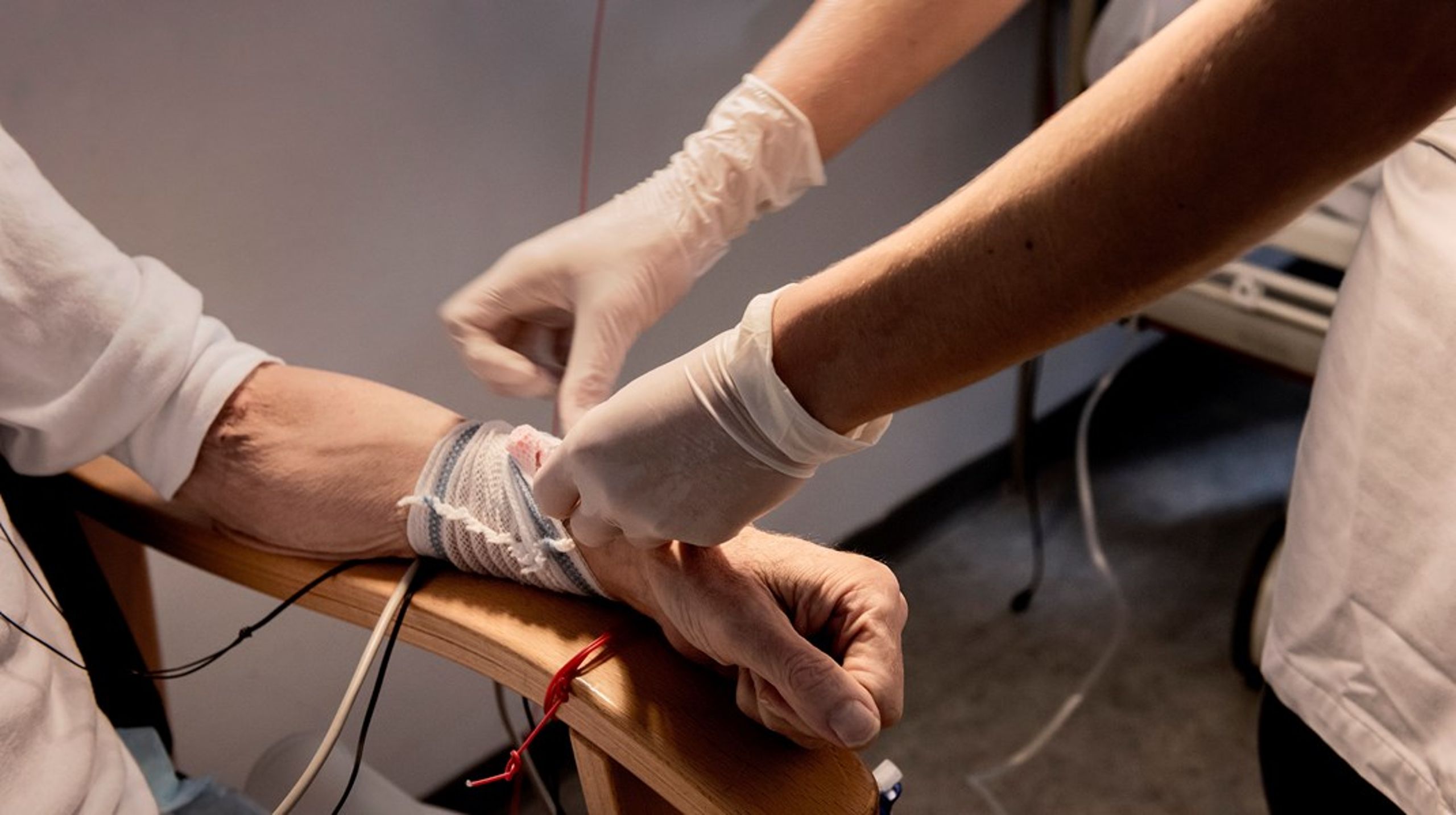 Udover spild&nbsp;af ressourcer og skade i form af falsk forsikring&nbsp;og overdiagnostik, så bidrager&nbsp;helbredstjekket&nbsp;til&nbsp;cementering af den kroniske forveksling af sundhed&nbsp;med undersøgelser, tests og kontroller&nbsp;i sundhedsvæsenet, skriver Anders Beich.