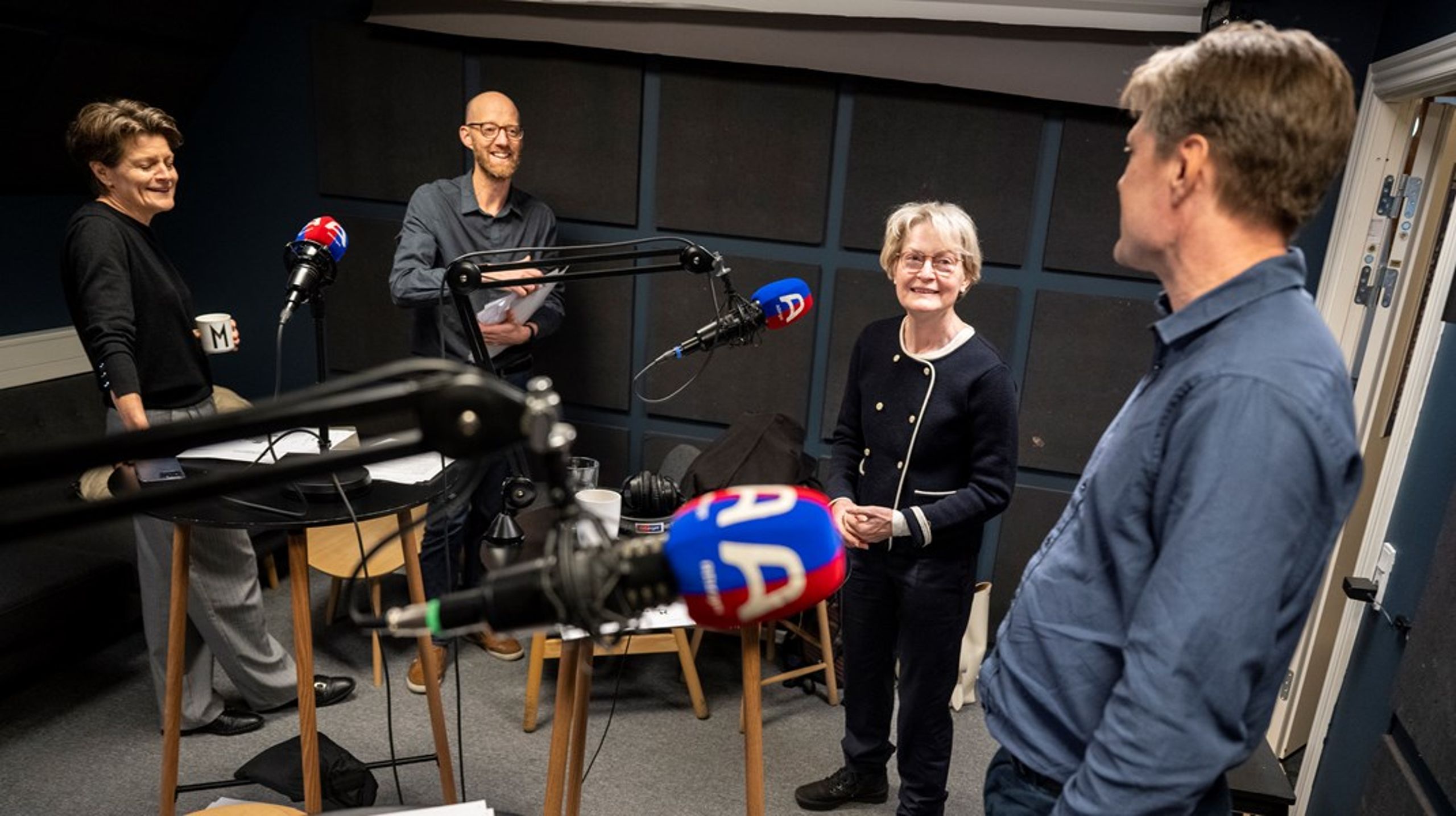 Dagens gæster i Politisk Stuegang: Camilla Rathcke, formand for Lægeforeningen, Ida-Sofie Jensen, tidligere direktør Lægemiddelindustriforeningen, Lif og&nbsp;Jakob Kjellberg, professor i sundhed hos VIVE. Altingets Ole Møbjerg Toft er vært