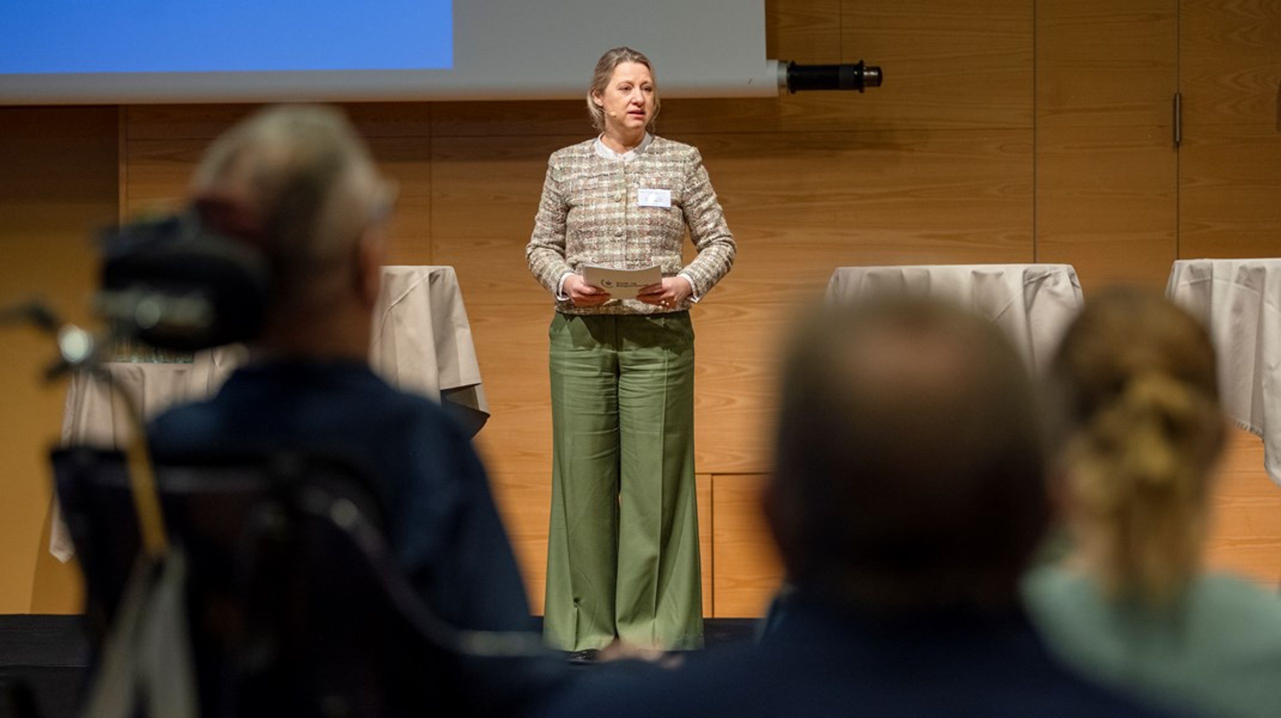 Aftalen om grundfinansiering for civilsamfundet kommer til at ændre SSA-aftalerne fremover. Socialministeren håber på, at man allerede næste år vil udmønte flere penge til konkrete projekter eller "prøve helt nye ting af," forklarer hun i et interview med Altinget.