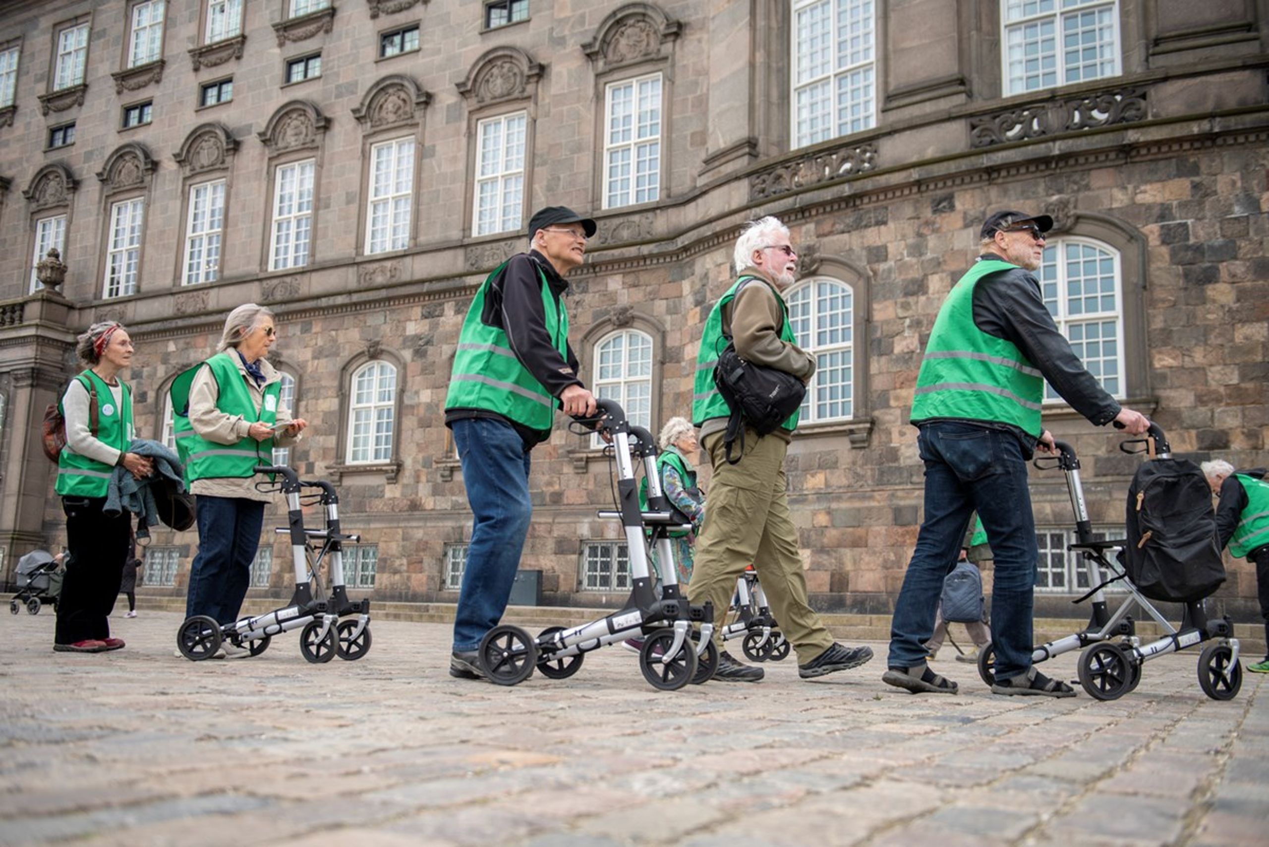 Det frivillige engagement hos ældre over 59 år er det særlige interesseområde, som konsulenter fra Ingerfair nu vil underkaste endnu mere detaljeret analyse. Her ses Bedsteforældres klimaaktion under en demonstration. <i>Arkivfoto</i>