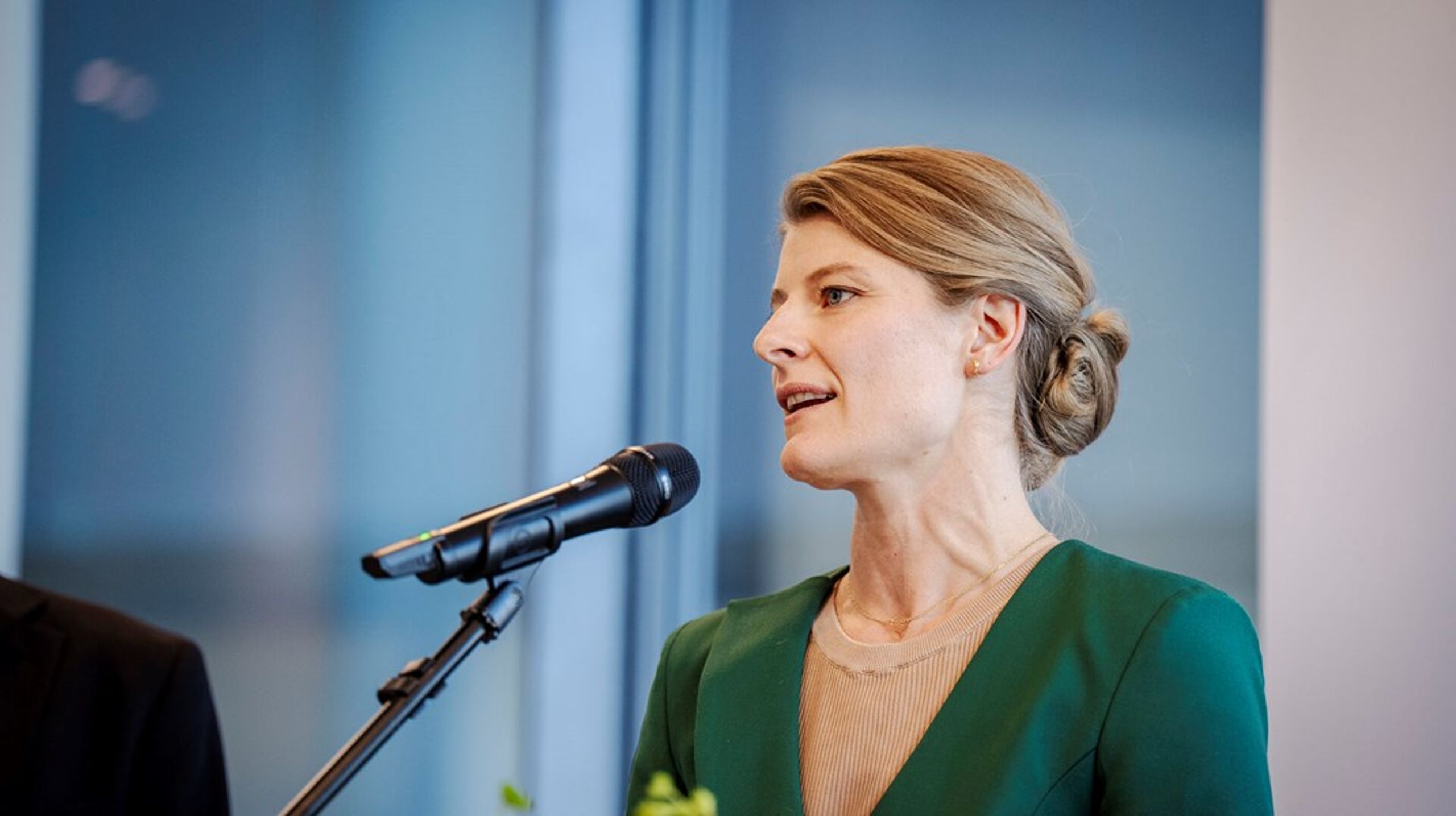 Afskedigelserne sker som en del af regeringens plan for at spare på administration i staten, oplyser Skatteministeriet.