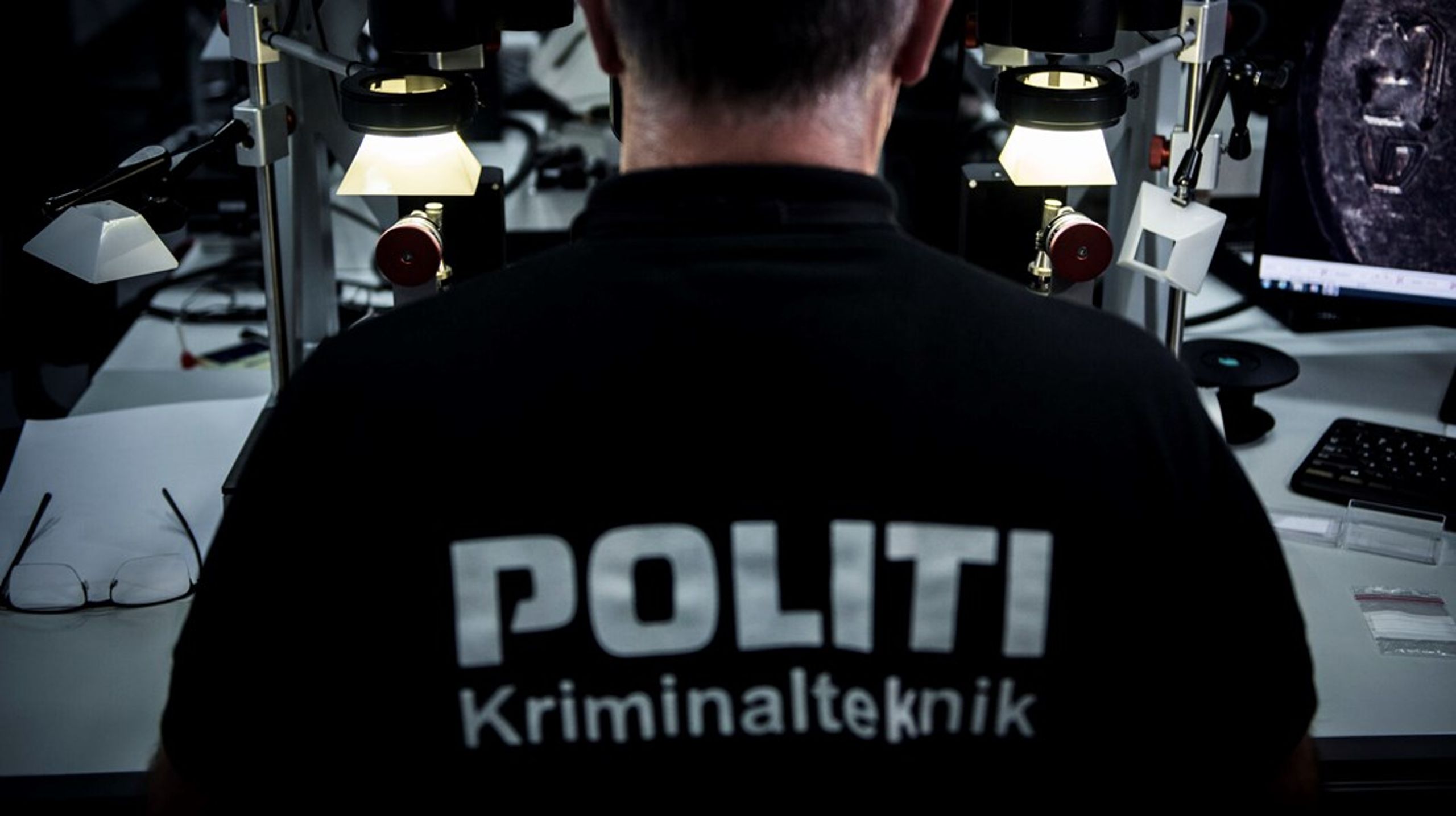 Staten har skabt en digital motorvej – men glemt autoværnet, nødsporene og skiltene, og har dermed åbnet en ladeport for svindlere, hackere og organiserede kriminelle, skriver John Foley.