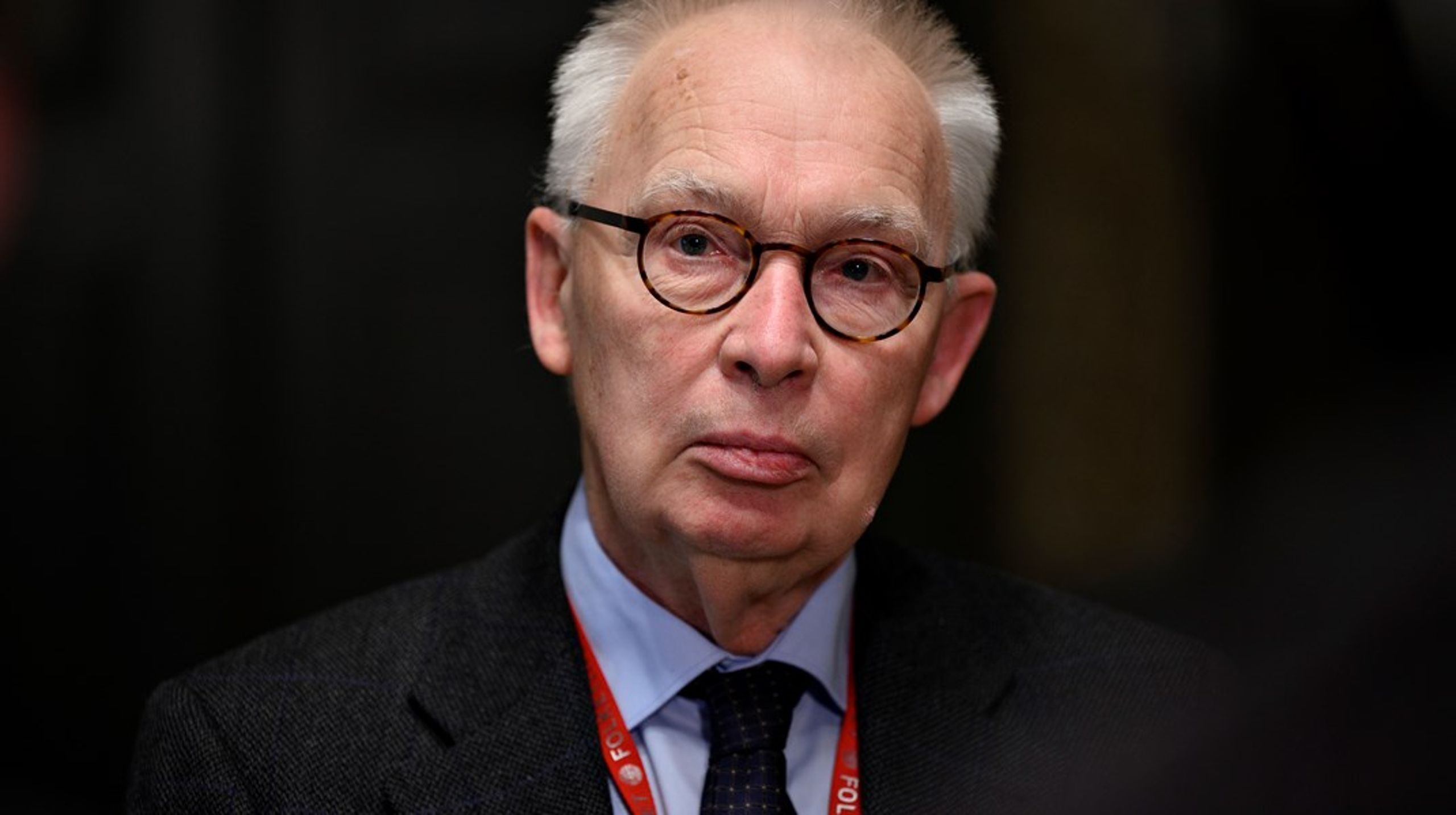 Professor emeritus Jørgen Grønnegård Christensen har sammen med lektor Niels Opstrup gennemført en undersøgelse blandt næsten 9.000 embedsfolk i departementer og styrelser om blandt andet kendskab til og afvejning af pligter i Kodex VII.&nbsp;