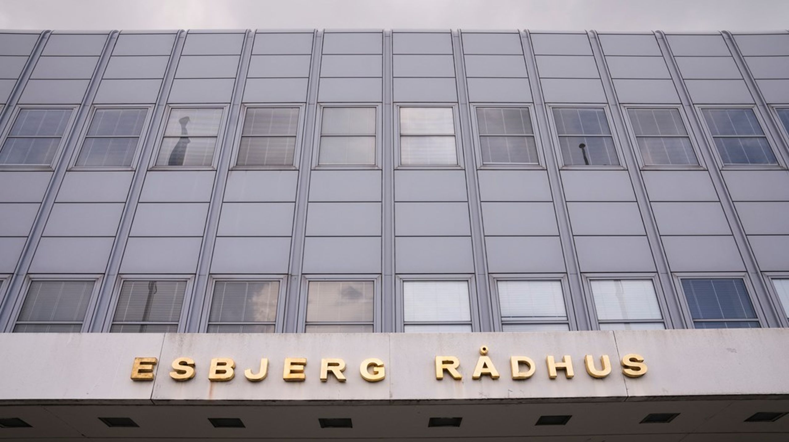 "Jeg kan ikke længere se mig selv i den socialdemokratiske byrådsgruppe i Esbjerg," udtaler Michael Harbøll.