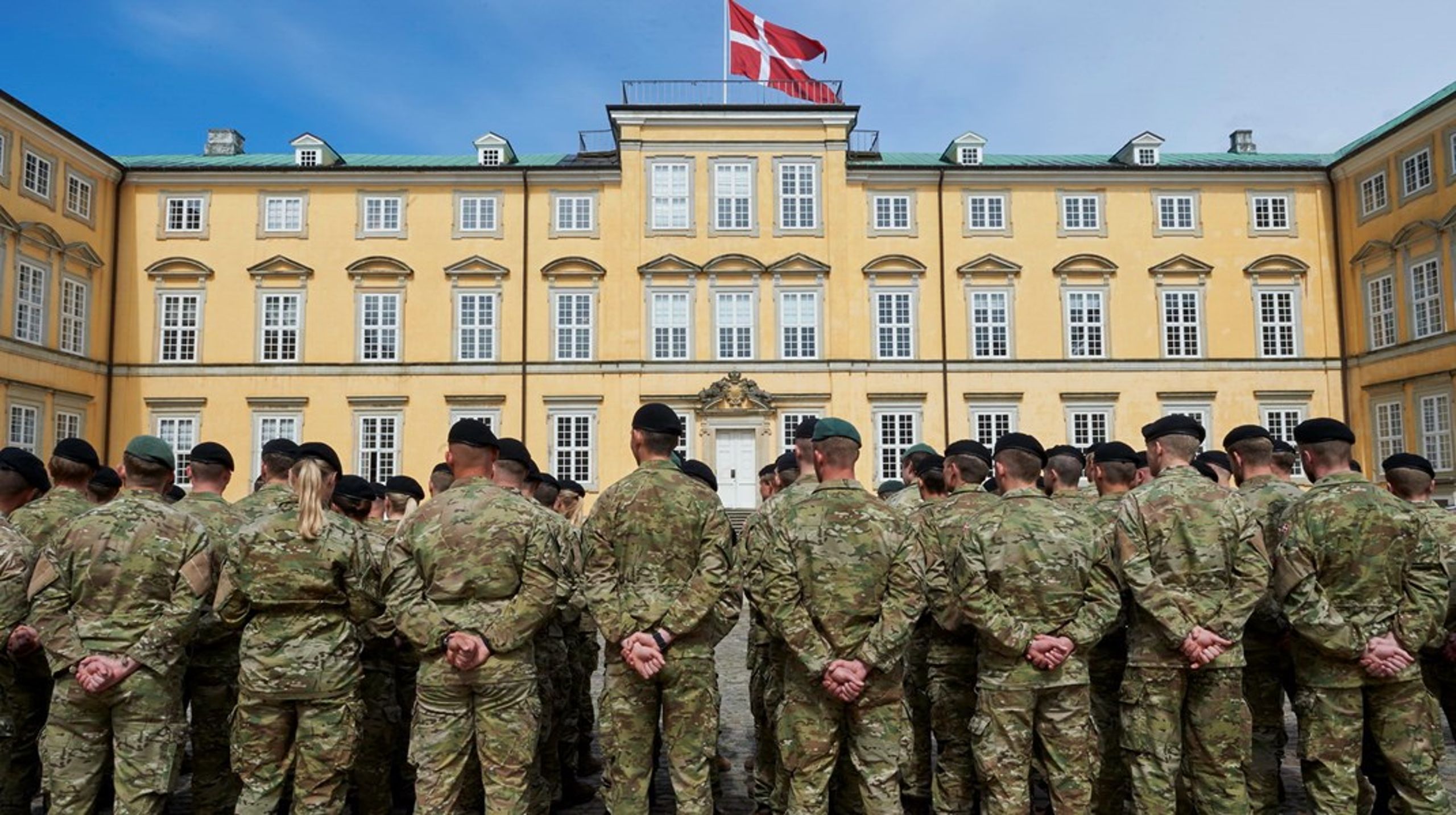Fædrelandskærlighed er ikke nok til at fastholde personalet i Forsvaret, skriver Jesper Korsgaard Hansen.