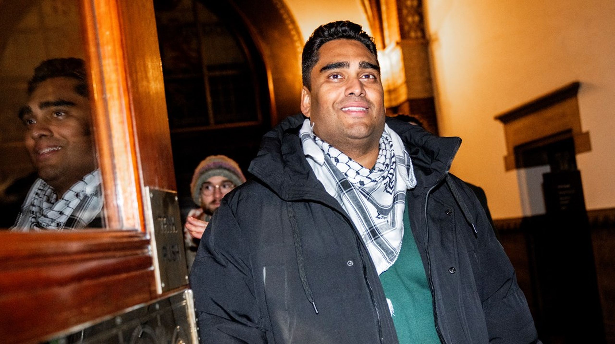 Sikandar Siddique på valgnatten 18. november, da han og Frie Grønne ankommer til Københavns Rådhus.&nbsp;