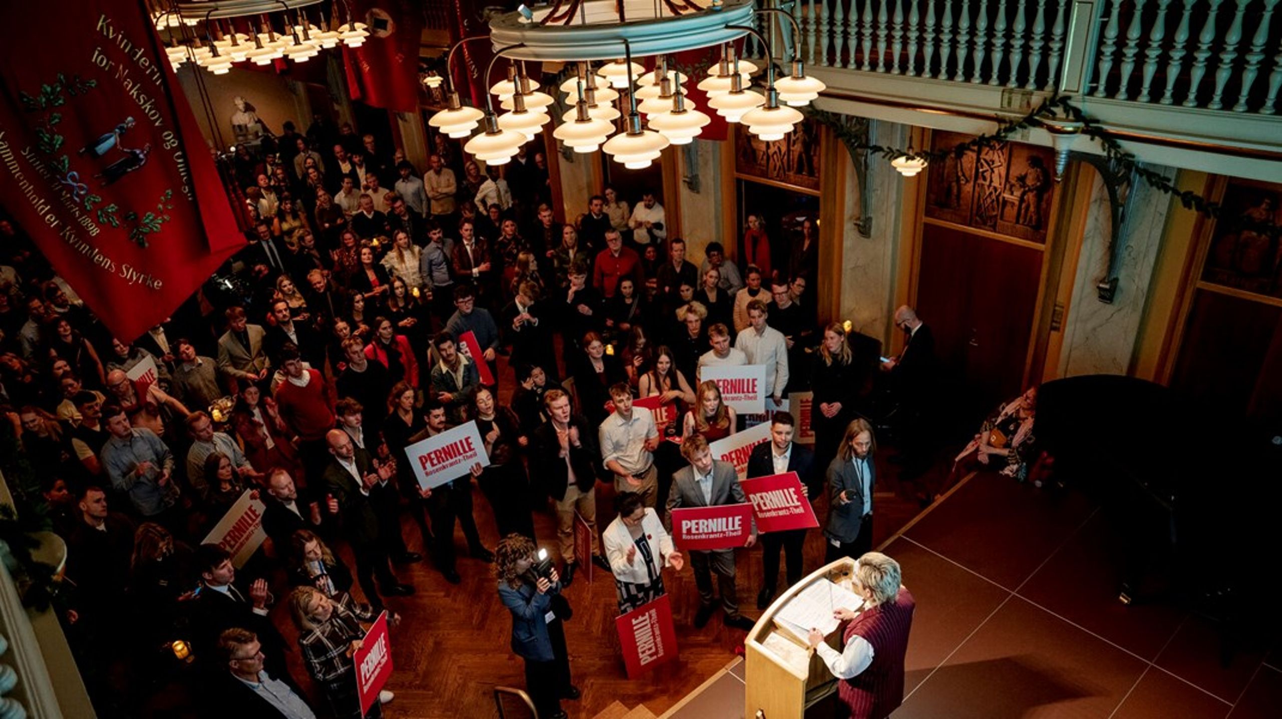 Luk øjnene og forestil dig en stereotyp socialdemokrat anno 1990'erne: Så har du et ganske fint billede af forsamlingen af kandidater til Socialdemokratiets borgmesterpost i København, skriver Julie Frølich Jarlov.