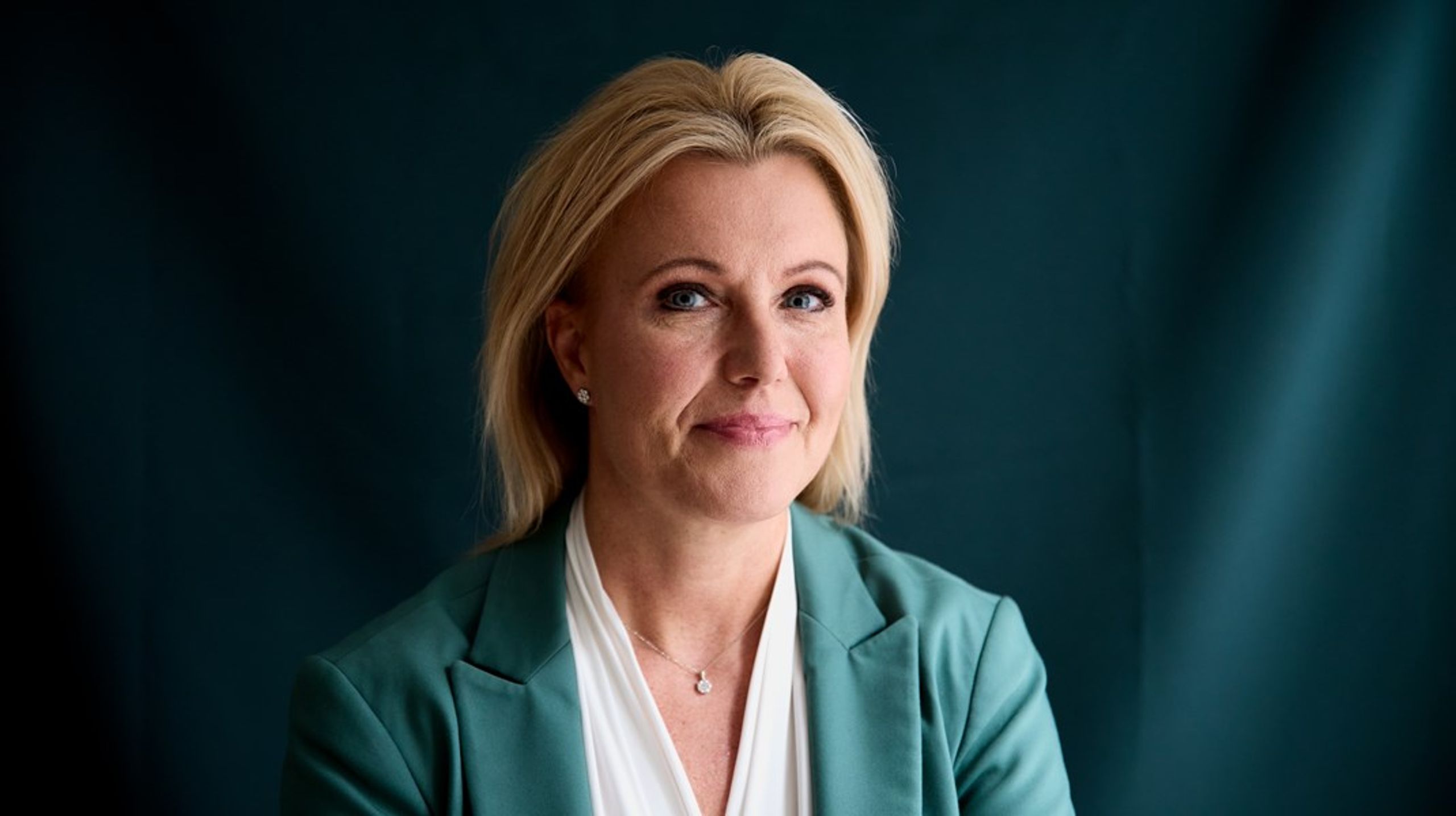 De store banker vinder på volumen og har kapaciteten til at løfte de administrative opgaver. Men der er også en pris, når vi omdanner relationsbårne virksomheder til finansielle supermarkeder, skriver Charlotte Skovgaard.