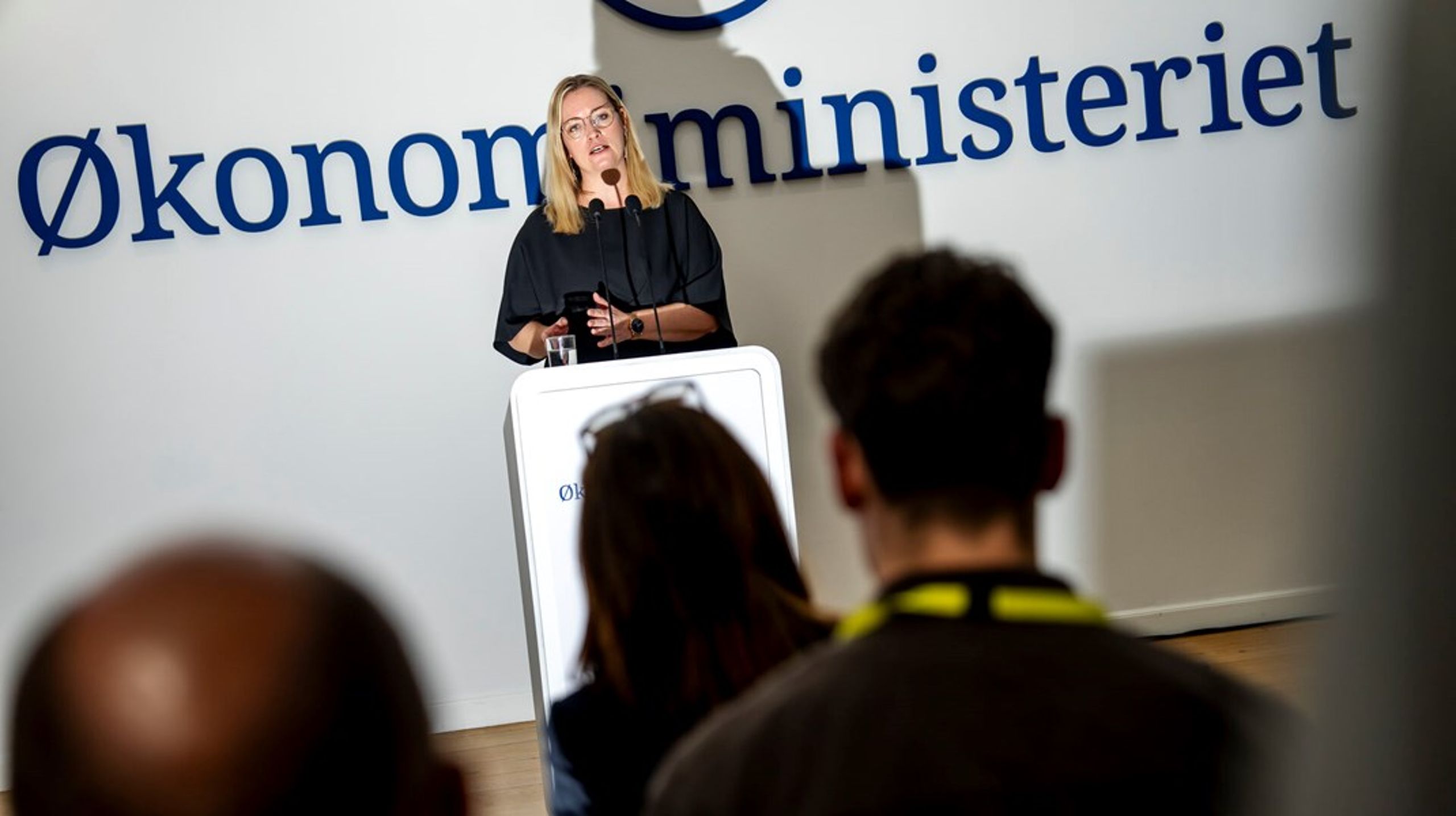 Økonomiminister Stephanie Lose (V) præsenterede torsdag regeringens nye økonomiske redegørelse. De seneste års højkonjunktur er ifølge prognoserne ved at ende med en 'blød landing'.