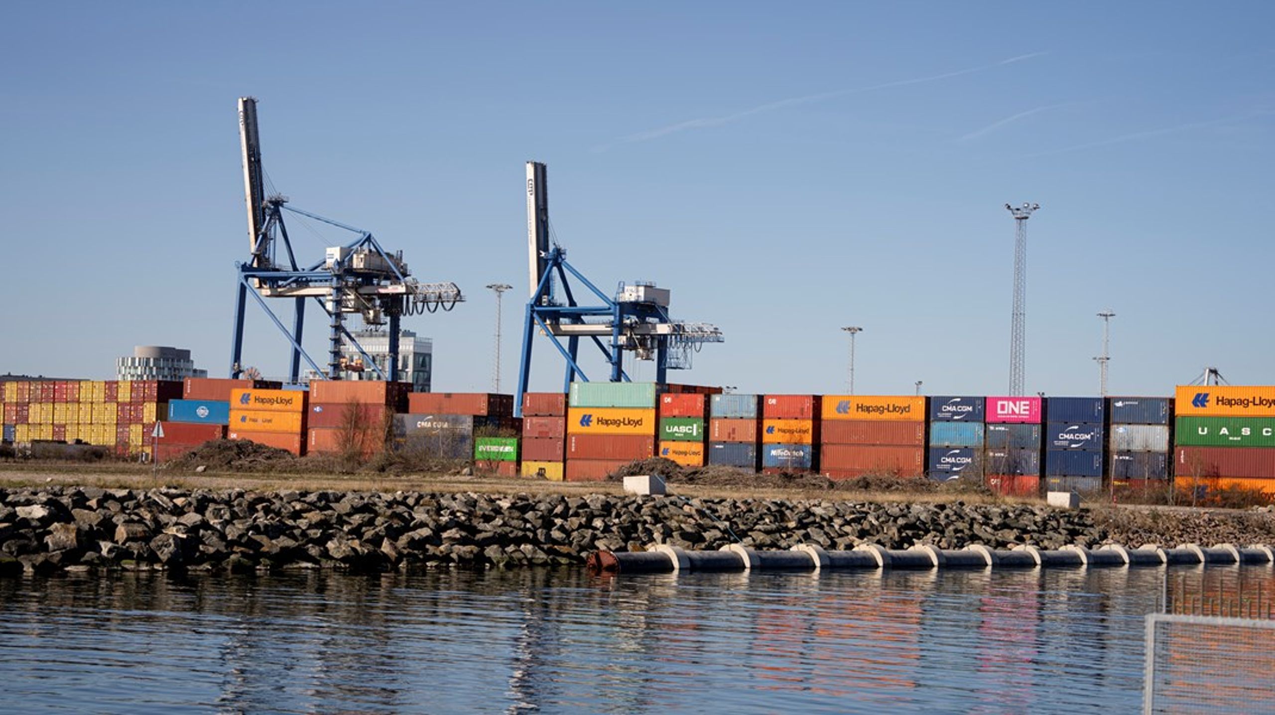 National interesse handler om, hvorvidt Danmark har de rammer, der skal til for at holde hjulene og samfundet i gang, skriver Tine Kirk og&nbsp;Mona Hyldgaard Møller.