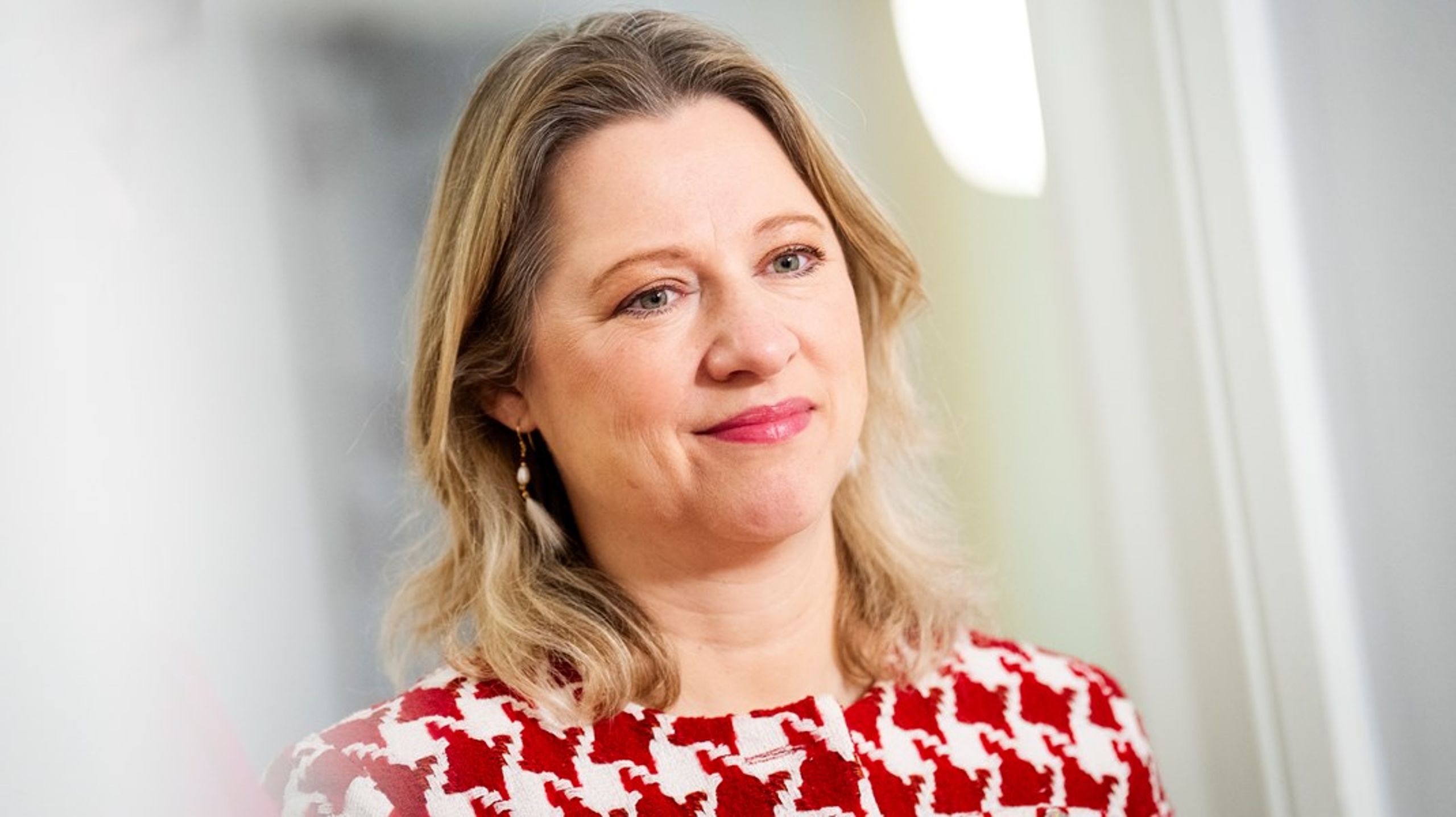 Flankeret af&nbsp;Indenrigs- og sundhedsminister Sophie Løhde (V) og Danske regioners formand&nbsp;Anders Kühnau (S) kunne social- og boligminister Sophie Hæstorp Andersen præsentere en ny psykiatriaftale