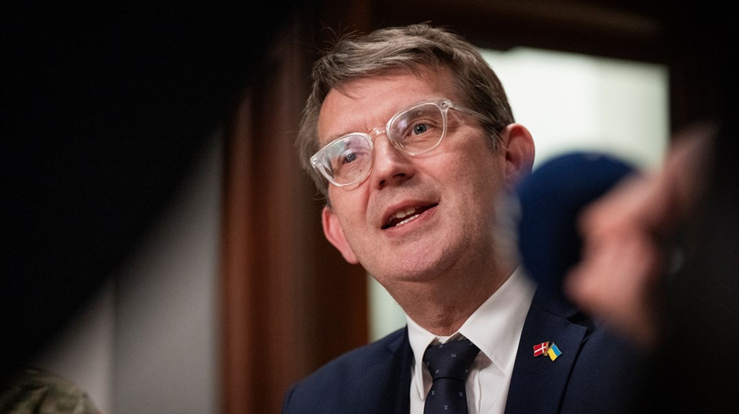 Med Troels Lund Poulsens opsigtsvækkende, næsten brutale ryk, står Socialdemokratiet pludselig i et grumt dilemma, hvor status quo næppe er en mulighed, skriver Helle Ib.