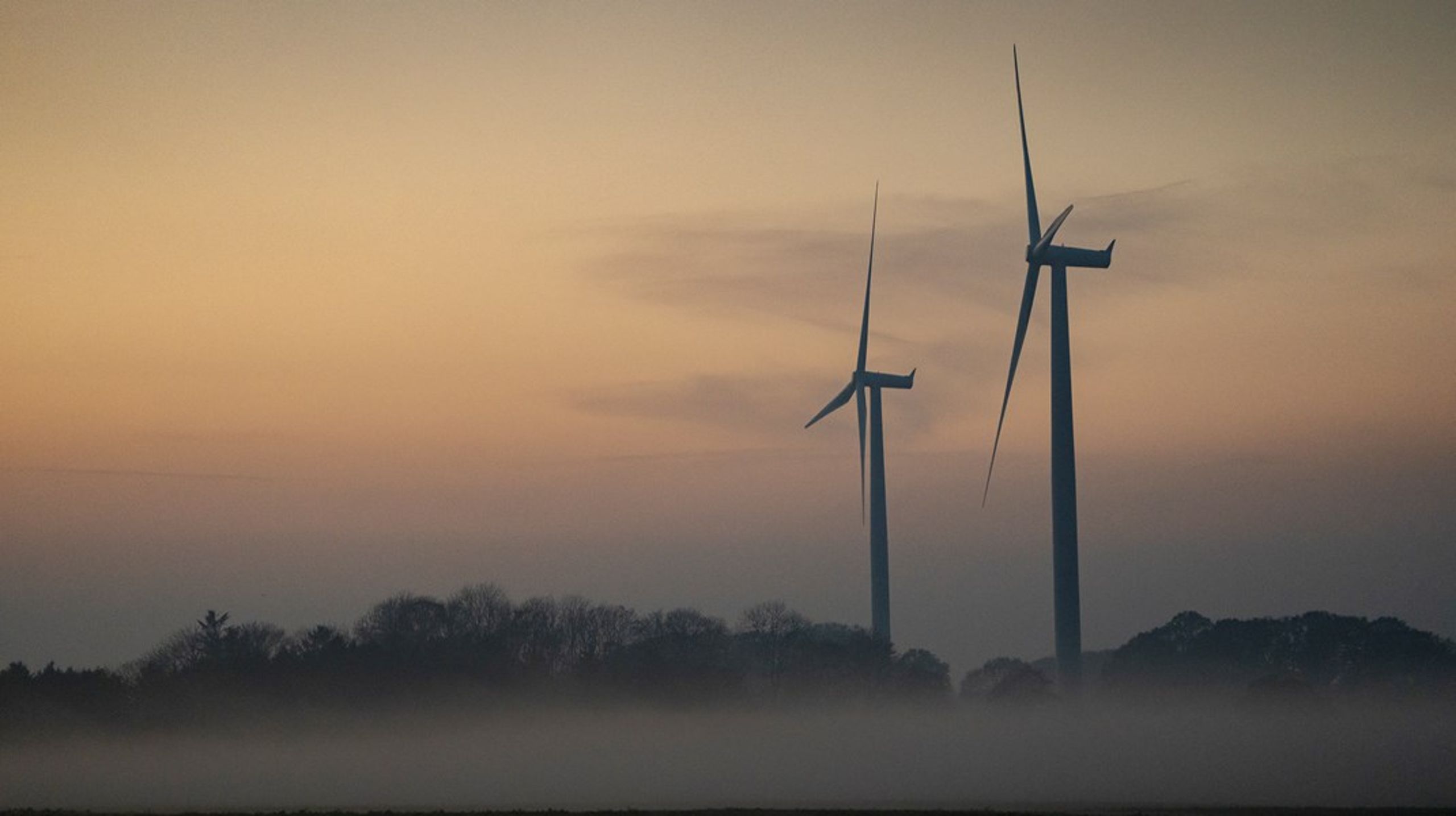 Der er simpelthen ikke nok grøn energi, landareal og ny teknologi til at
 fattigere lande kan forfølge vores forbrugsmønstre, hvis vi samtidig 
skal afbøde klimakrisen. Derfor kræver&nbsp;reel grøn omstilling betydelige 
forandringer af mange danskeres forbrug, skriver de seks forskere 
Joachim Peter Tilsted, Anders Bjørn, Anders Blok,&nbsp;Jens Friis Lund, Line 
Marie Thorsen og Kristian Steensen Nielsen.<br>