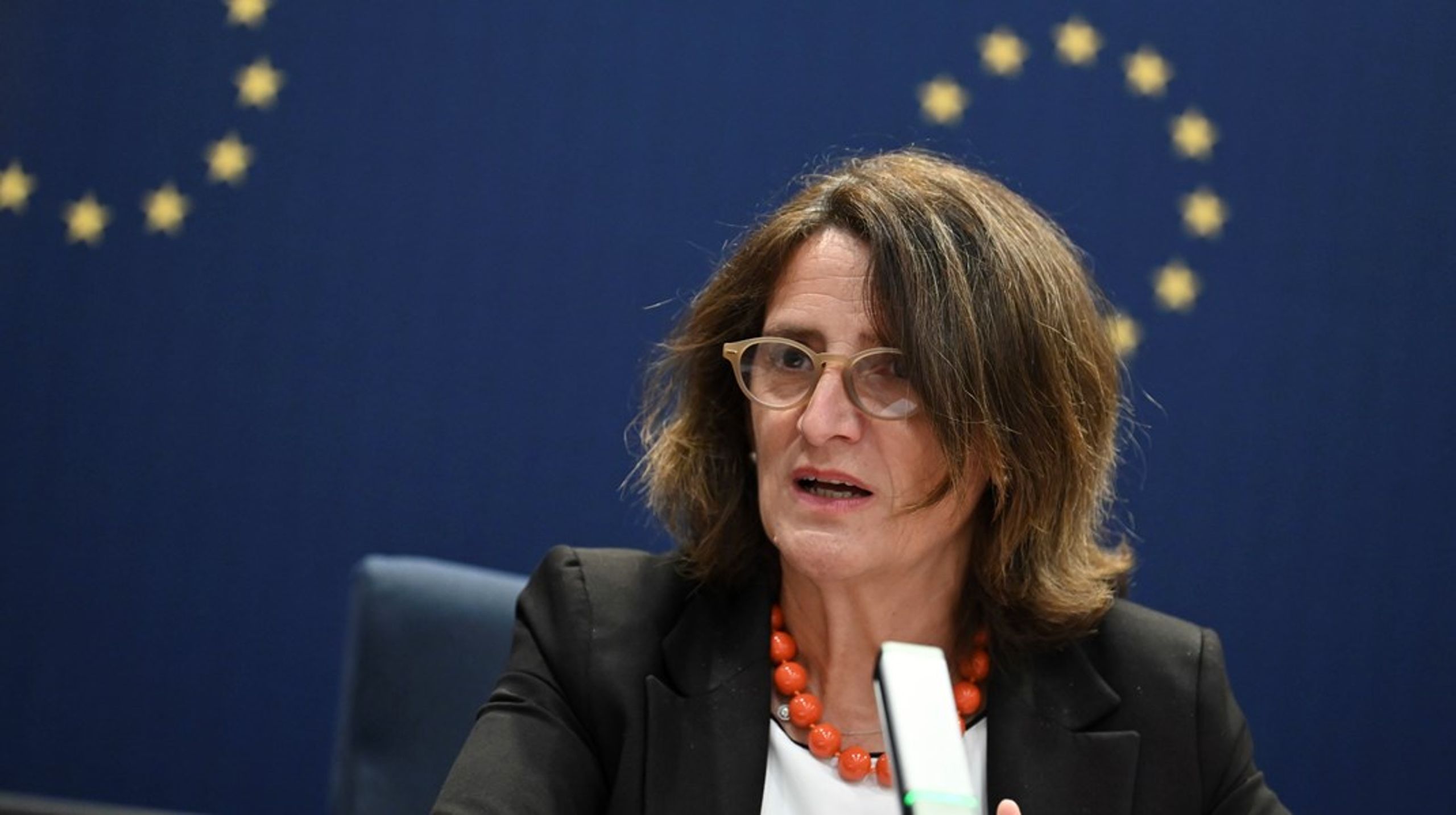 Altinget var til stede i salen, da Teresa Ribera til et arrangement i Bruxelles i sidste uge med skarpe vendinger kritiserede sine kollegers store appetit på at fjerne EU-lovgivning. Arkivfoto.