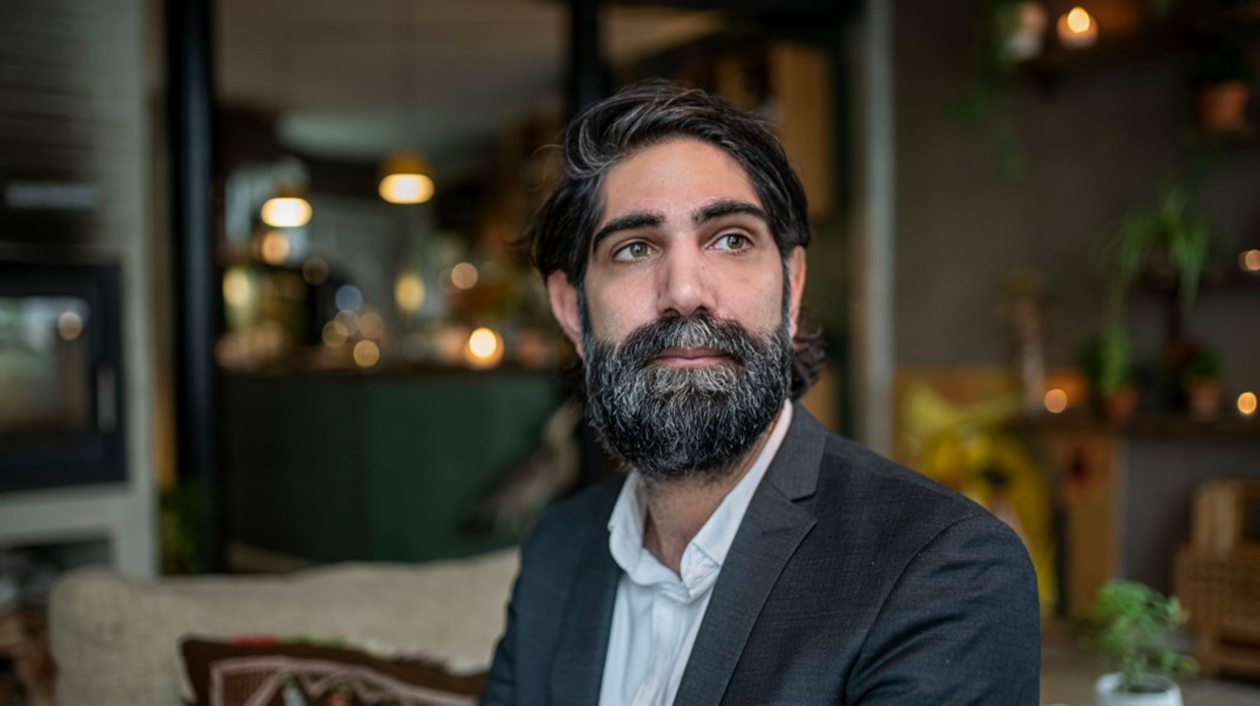 Jovist siger juraen, at man gerne må skifte parti. Den siger også, at byrådet udpeger borgmesteren. Problemet er ikke paragrafferne. Problemet er, at paragrafferne ikke beskytter den eneste stemme, der reelt legitimerer magten: vælgerens,&nbsp;skriver Nima Zamani.