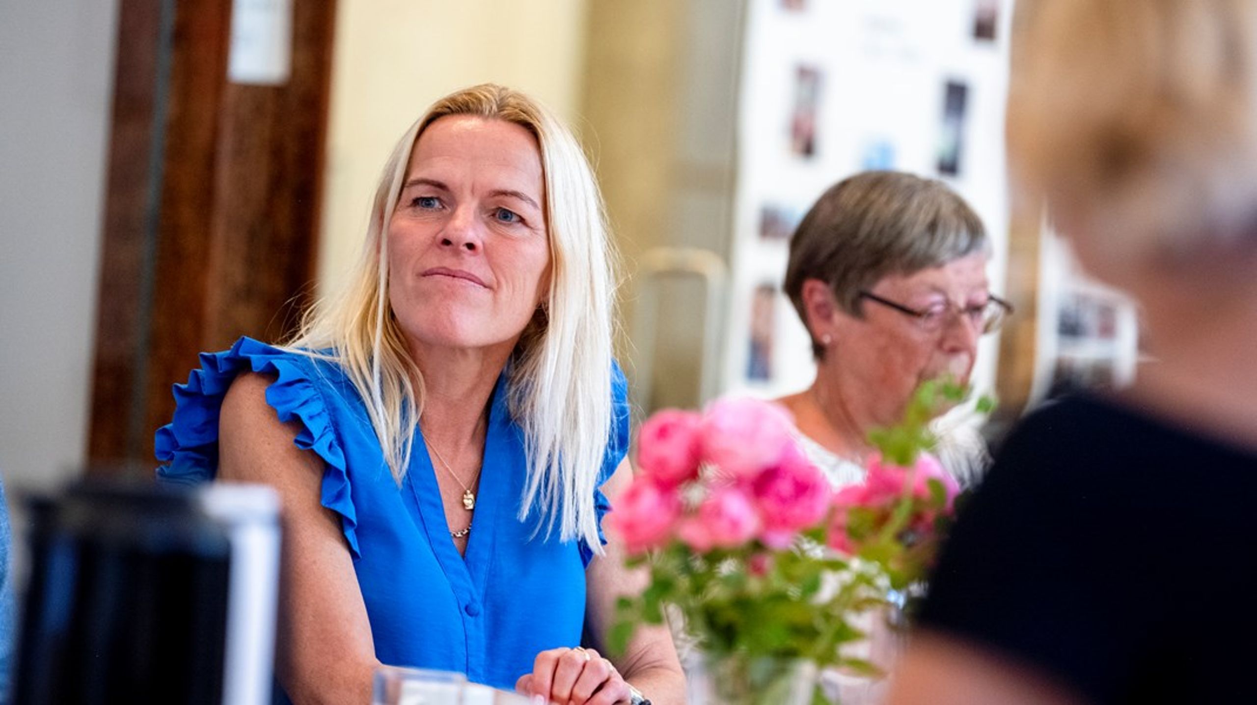 Ældreminister Mette Kierkgaard (M) har overtaget opgaven med at indgå samarbejdsaftaler med Indien og Filippinerne om udenlandske sosu-assistenter. Hun får nu hård kritik for sin måde at håndtere processen på.