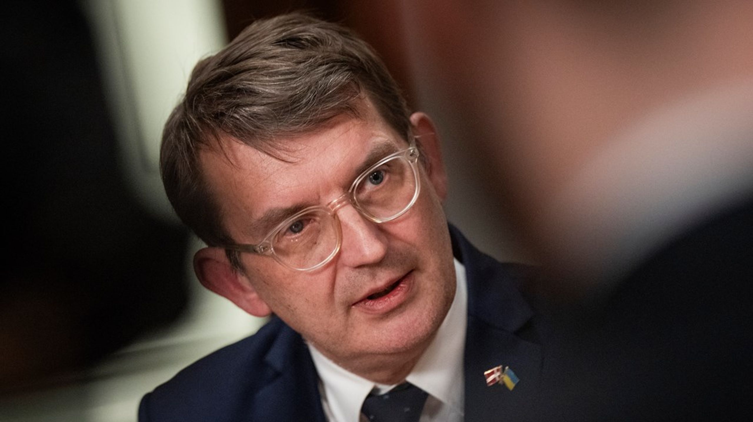 Når Troels Lund Poulsen (V) hævder, at en udtræden kan åbne for at udvise flere kriminelle udlændinge, overser – eller nedtoner – han en helt central pointe: Det er ikke Den Europæiske Konvention om Statsborgerret, der i praksis udgør den væsentligste juridiske barriere for udsendelser, skriver Nima Zamani.&nbsp;