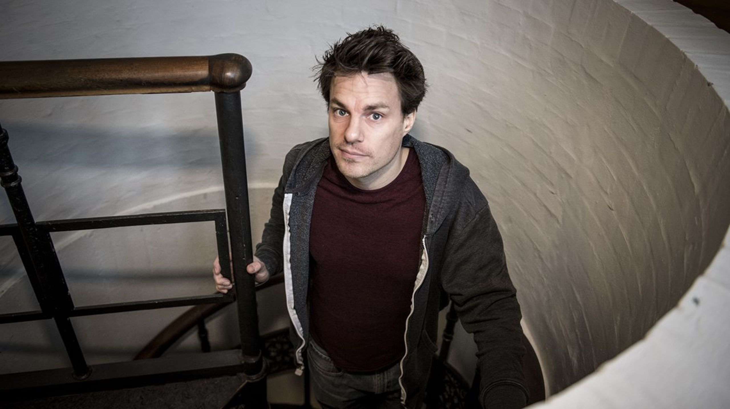 Hvis folkekirken styrter sammen af manglende opbakning, så er det ikke demokratiet, der lider – men præcis dét, demokrati handler om: Flertallets frie valg, skriver Anders Stjernholm.