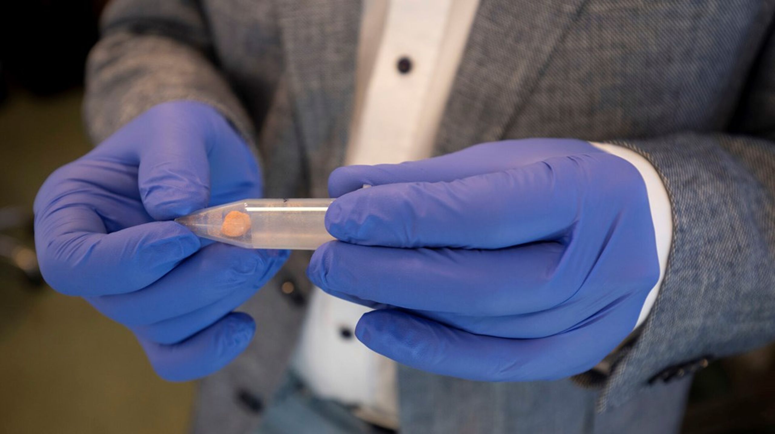 Vi risikerer at overse faldgruber og potentialer blandt andet på grund af rammerne for de kliniske forsøg, skriver&nbsp;Dea Siggaard Stenbæk og Johanne Bratbo.