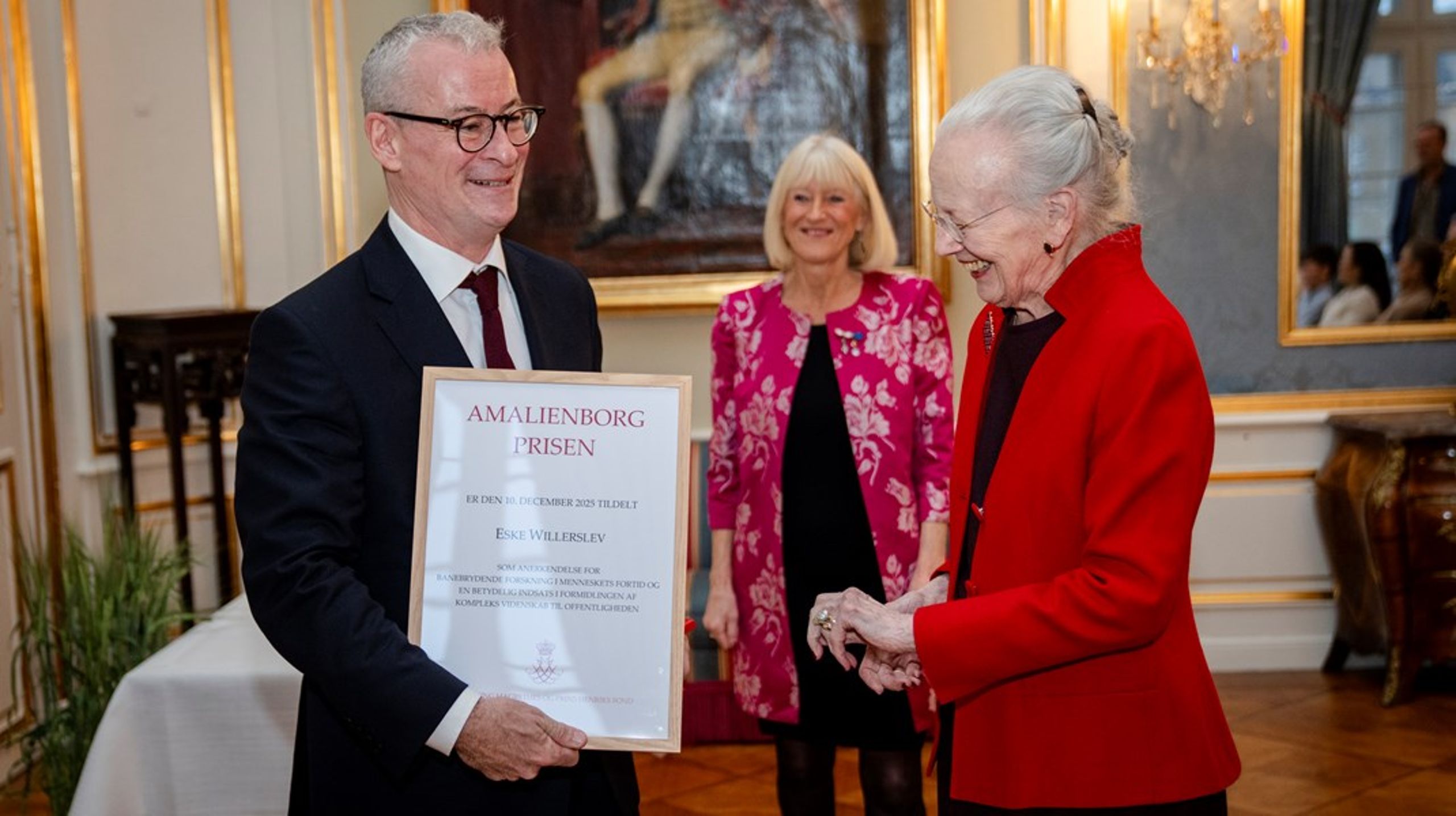 Denne gang er det Eske Willerslev, der modtager Amalienborgprisen. Dronning Margrethe og Prins Henrik indstiftede prisen kort tid efter tronskiftet i 1972.