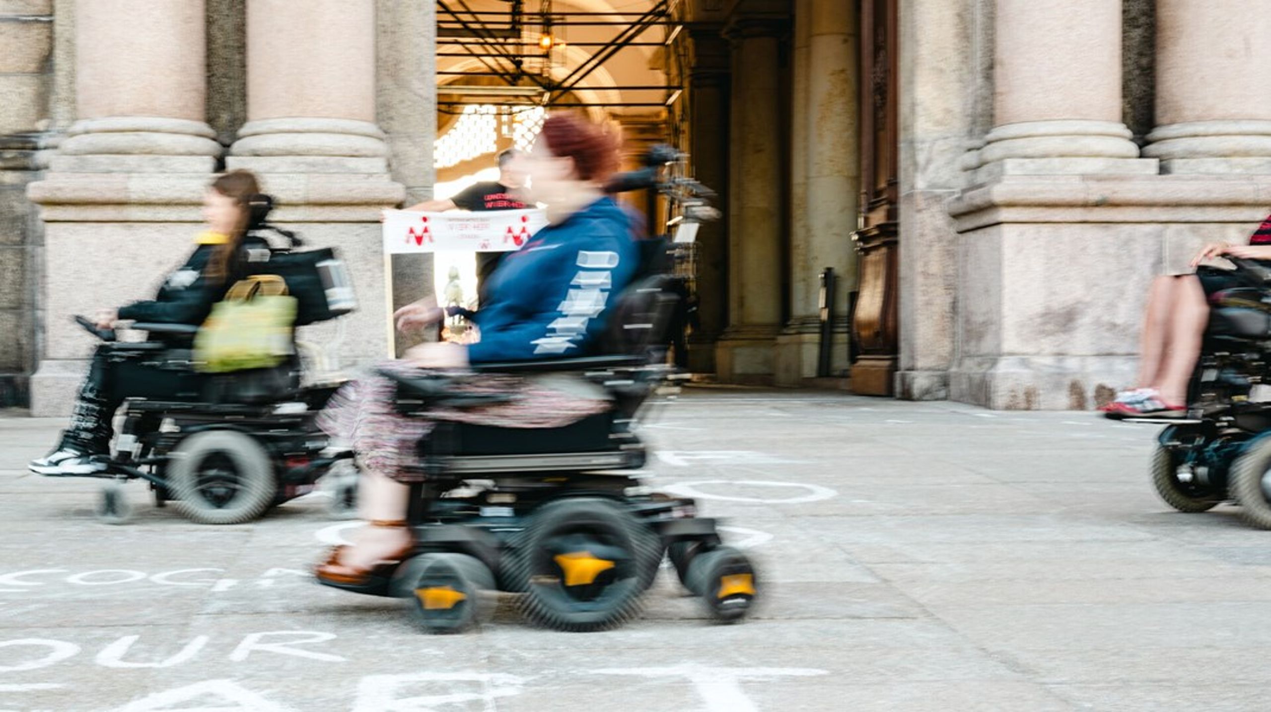 Kommunerne har år efter år budgetteret med færre penge på det specialiserede socialområde, end de har brugt det forudgående år. Og år efter år er budgetterne skredet i mange kommuner.