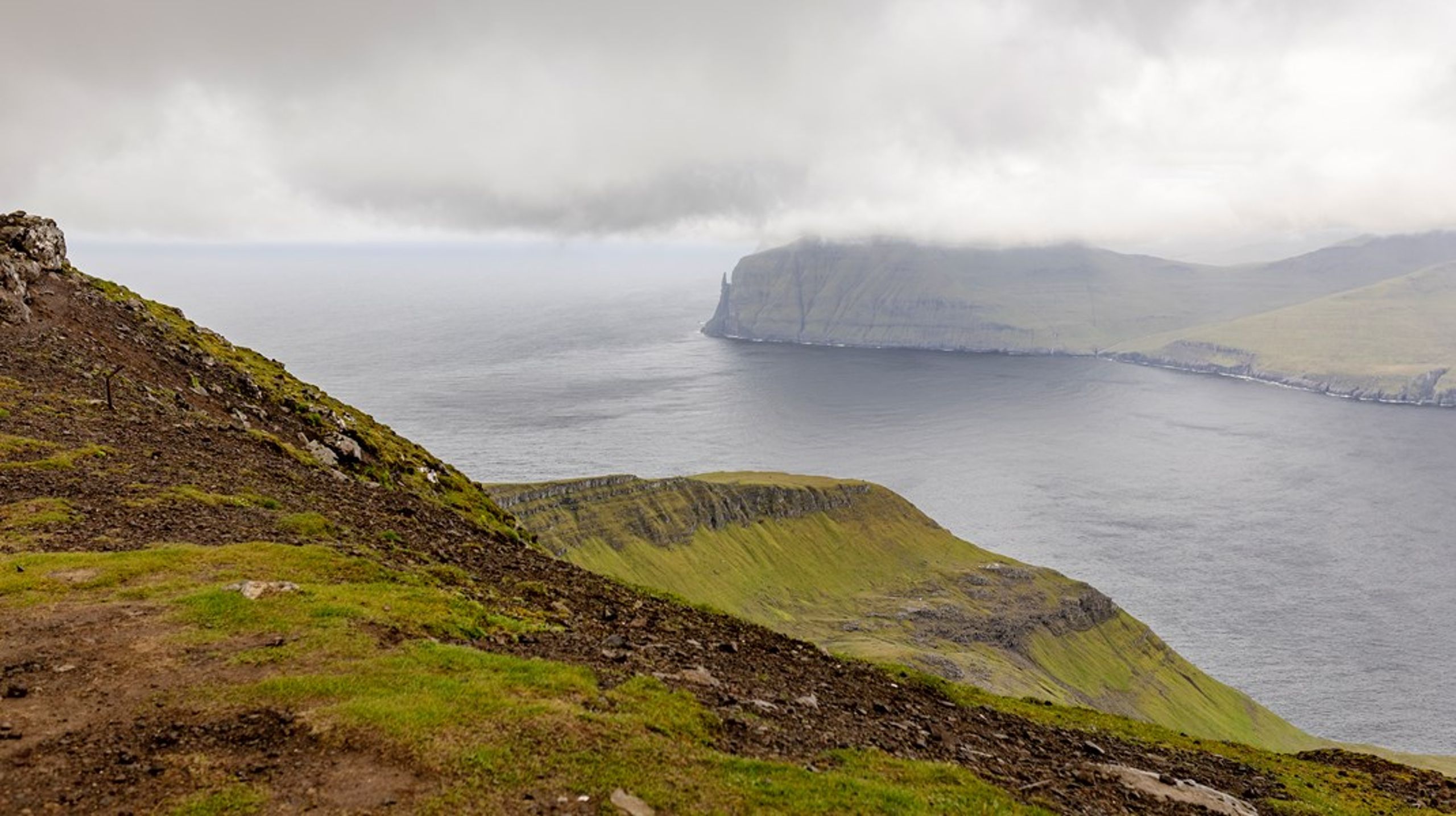 Udsigten ud over Atlanterhavet fra Sornfelli, hvor radaren skal stå en anelse højere oppe på fjeldet.&nbsp;