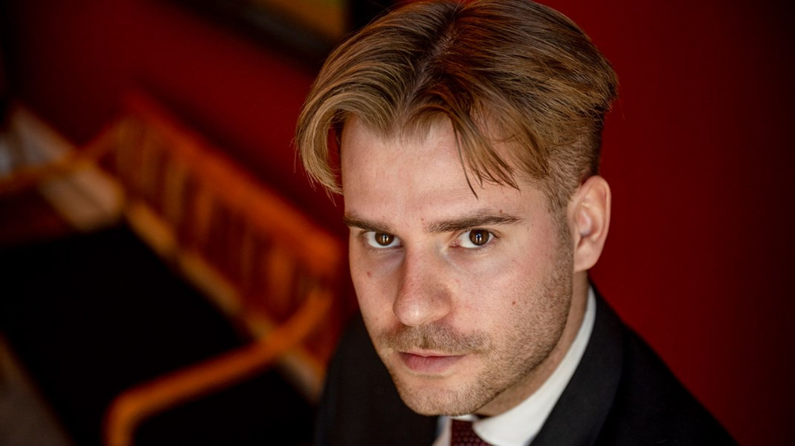 Det højreorienterede menneske har ingen plads i EU's maskine. For maskinen er kalibreret af en venstreorienteret og liberal elite, sådan at enhver, der ønsker at ændre koden, straks bliver stemplet som en trussel, skriver&nbsp;Mitchel Oliver.