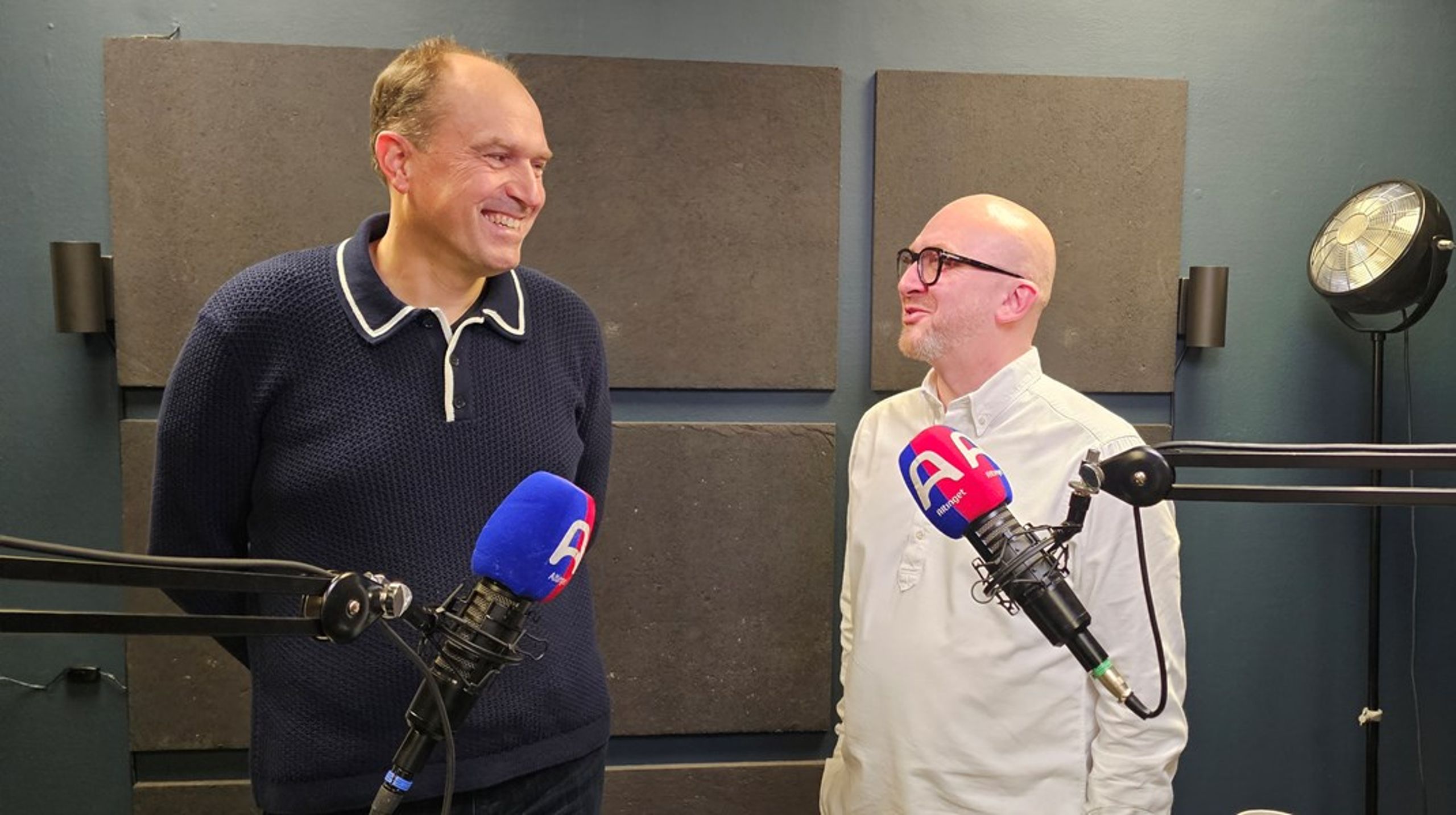 Dagens gæster er kommunaldirektør Jonatan Schloss og hospitalsdirektør Niels Würgler Hansen. De to har fået rigtigt travlt med at gøre klar til at politikerne kan trykke på startknappen til sundhedsrådet i deres område.