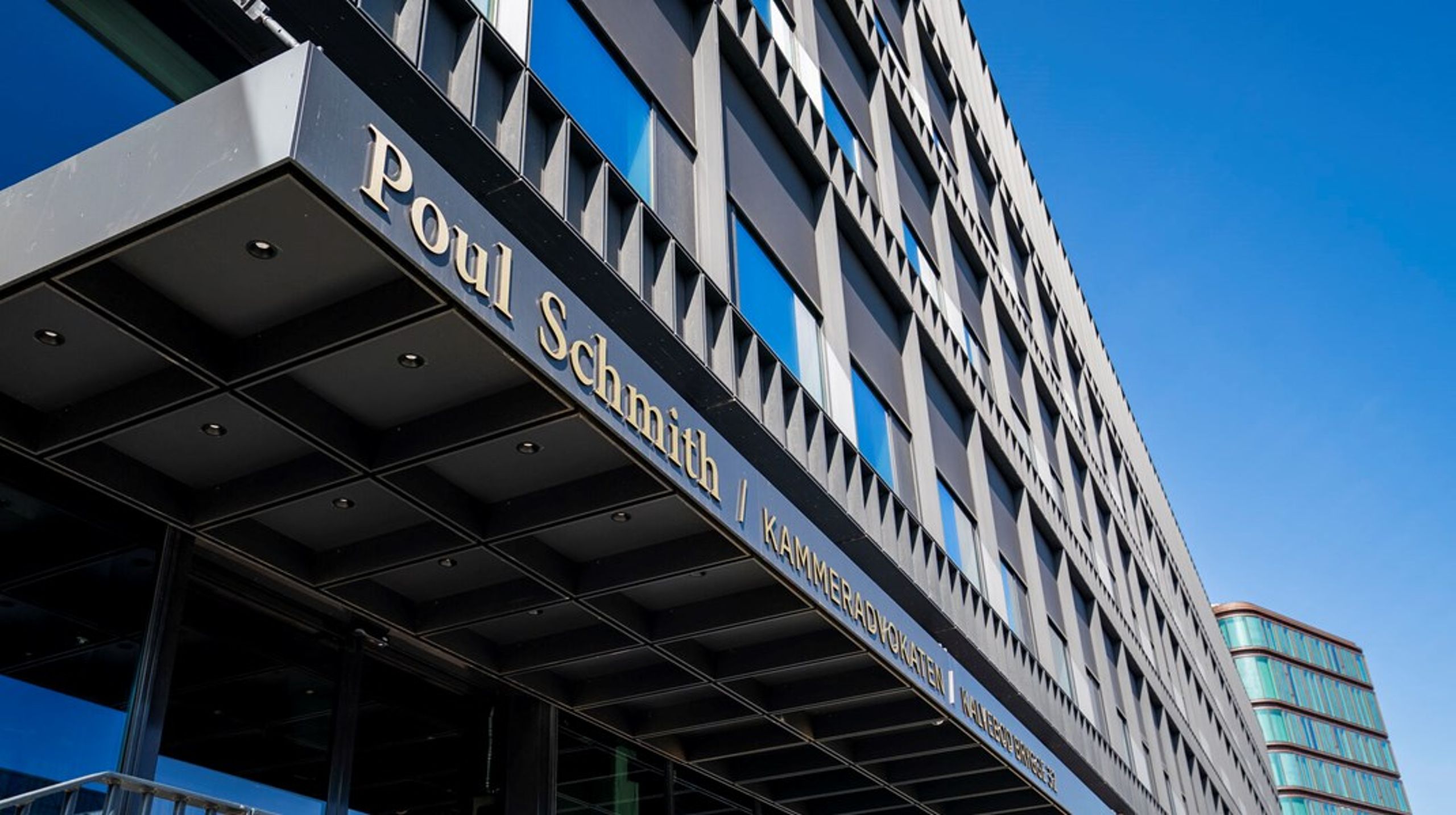 Kammeradvokaten havde sidste år en omsætning på 654 millioner igennem ordningen med staten.
Det er omkring en tredjedel af dette beløb, 230 millioner i alt, som fremover bliver berørt af regeringens udmelding.