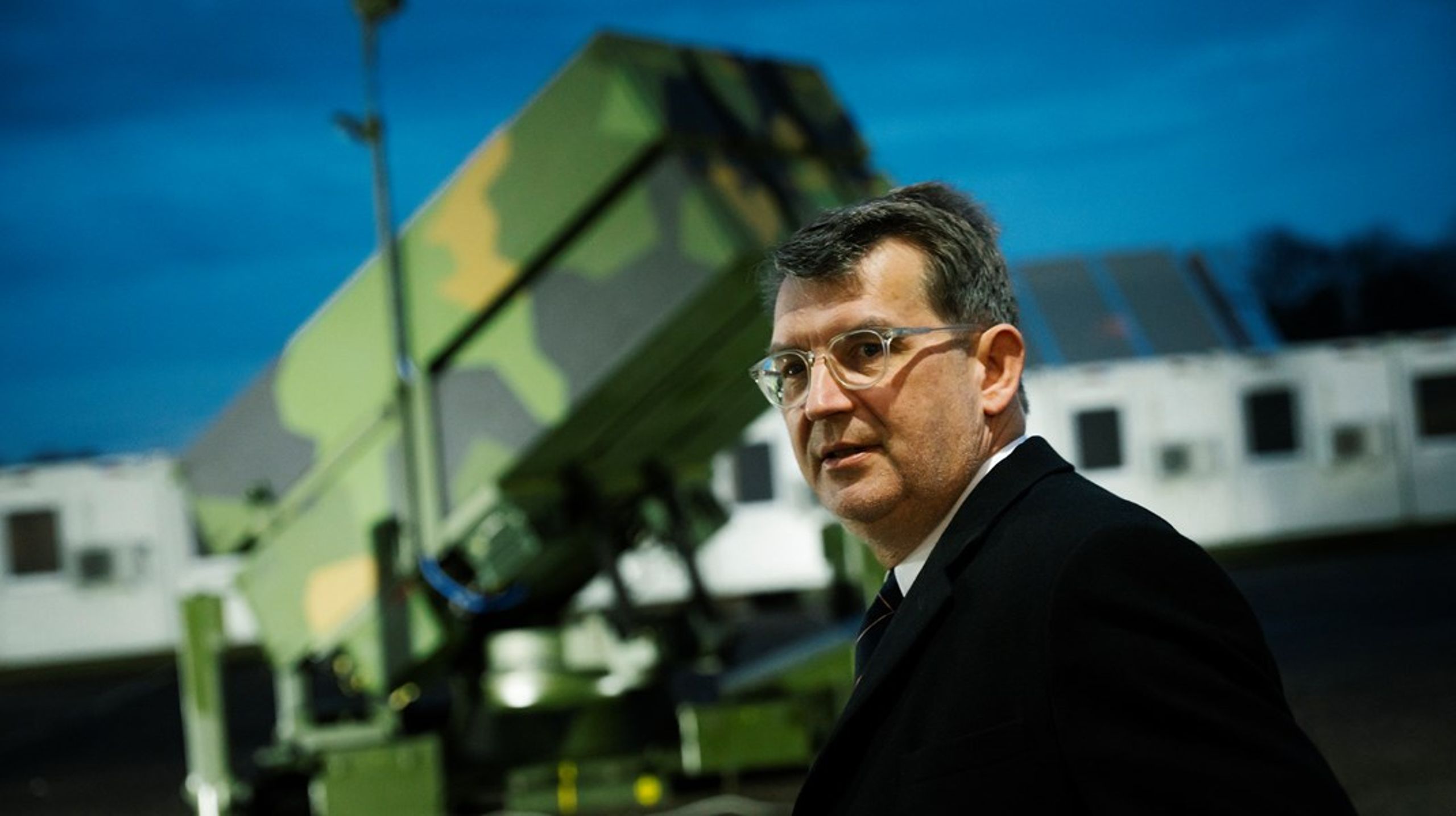 Hvis Hæren skal kunne løse sine opgaver i en ny sikkerhedspolitisk virkelighed, er konklusionen&nbsp;ikke spektakulær, men konsekvent: Kampkraft skabes ikke kun ved at købe mere, skriver&nbsp;Alex Mathar og Anders Havelund Krøyer.