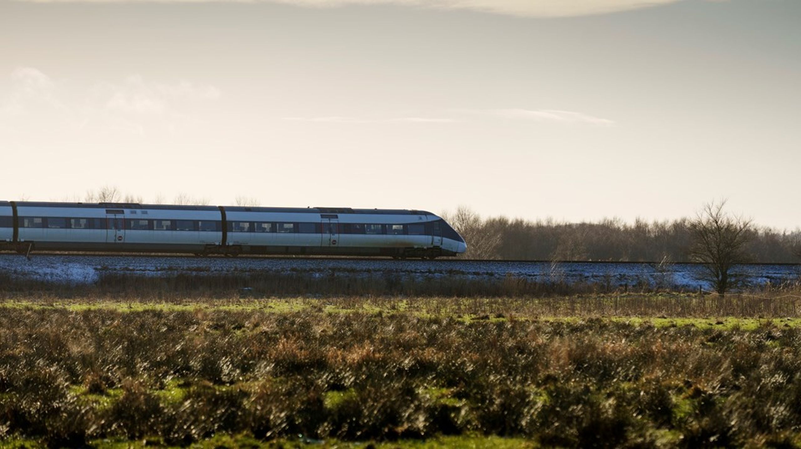 Jernbanens høje omkostninger kan ikke retfærdiggøres med henvisning til lavere eksternaliteter, skriver Jacob Heinsen i 
et af årets mest læste debatindlæg på Altinget Transport.<br>