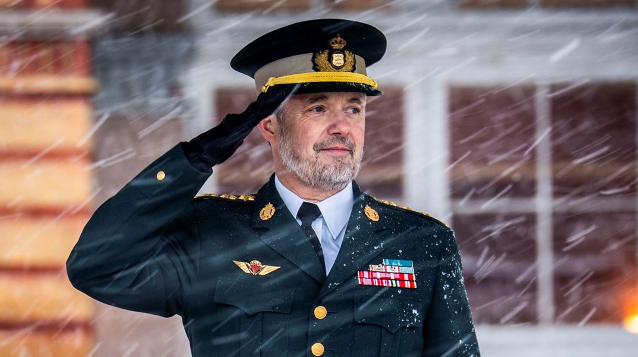 Når kongens indsats i 2025 skal gøres op, er det styrkelsen af båndene mellem Grønland og Danmark, der står tilbage som hans vigtigste mission, skriver&nbsp;Thomas Larsen.