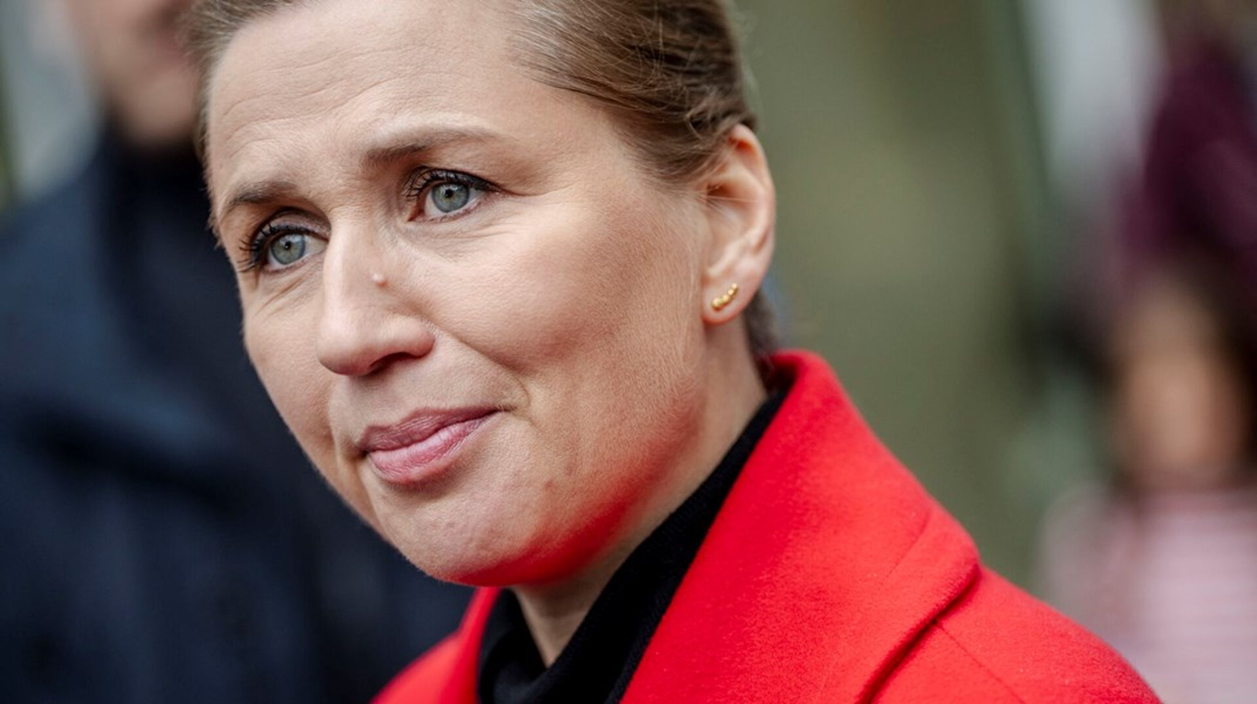 Ifølge kommentariatet er det sjældent, at Frederiksen er kritisk over for sin egen dømmekraft. Men det kan komme i 2026 – for britiske Tony Blairs masochistiske strategi virkede faktisk i 2005 og gav ham et uventet genvalg, skriver Sigge Winther.