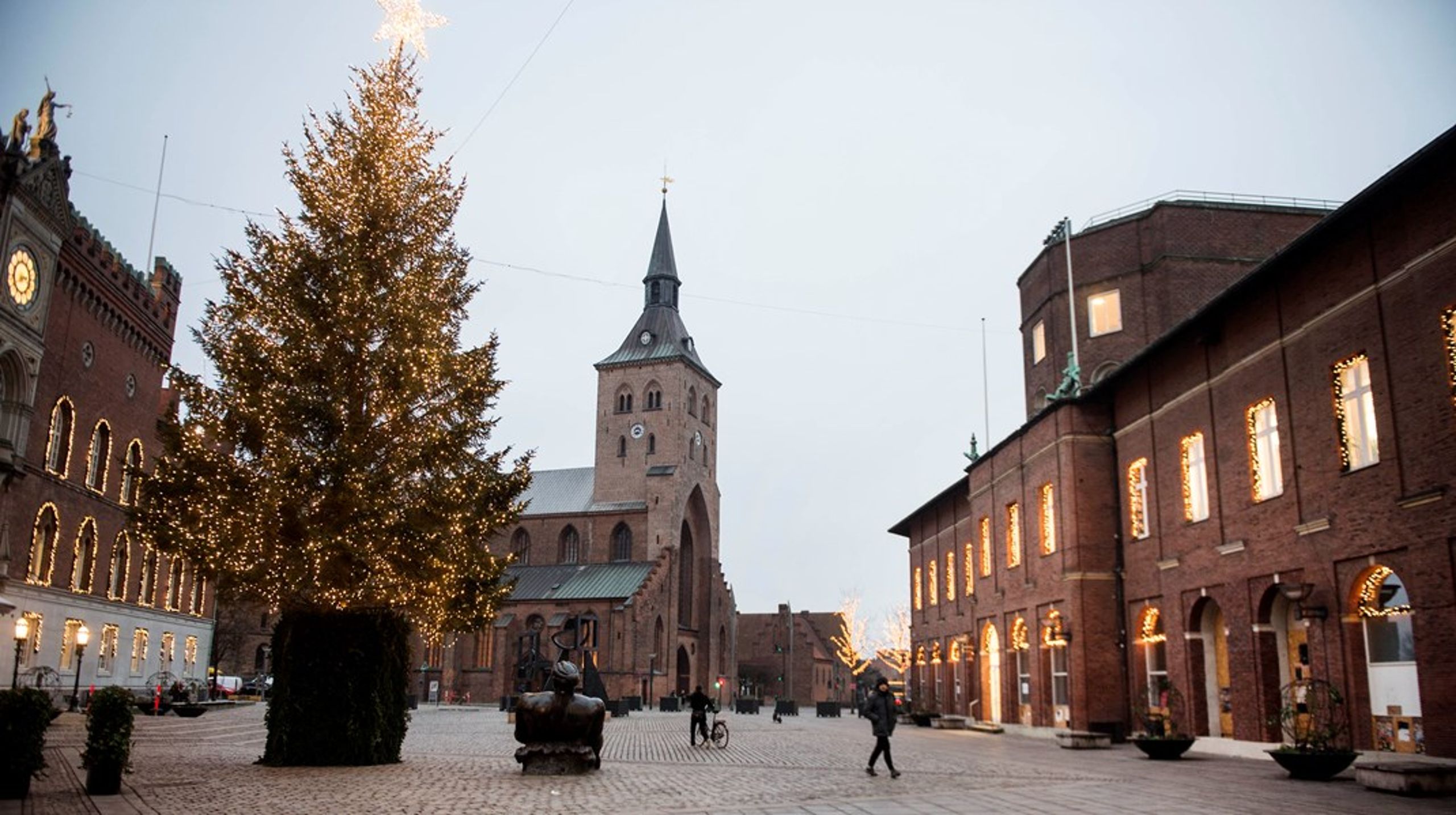 I Odense har der længe været fokus på at skabe et byrum i centrum, som er attraktivt for gående. Her er den store omdiskuterede ringvej gennem byen blevet lukket og lavet om til en underjordisk parkering, mens man har skabt en ny bydel, hvor vejen gik i sin tid, skriver Helene Dyrhauge.