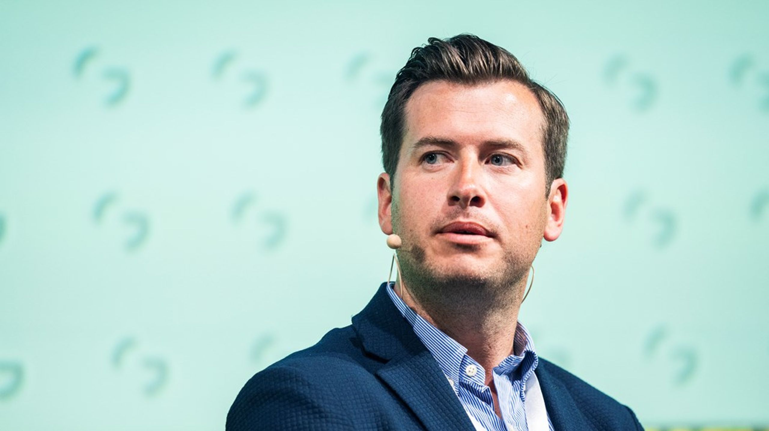 Hvis vi mener alvorligt, at de høje fødevarepriser er et samfundsproblem, kræver det mere end forklaringer og tekniske bortforklaringer, skriver Kristoffer Storm.