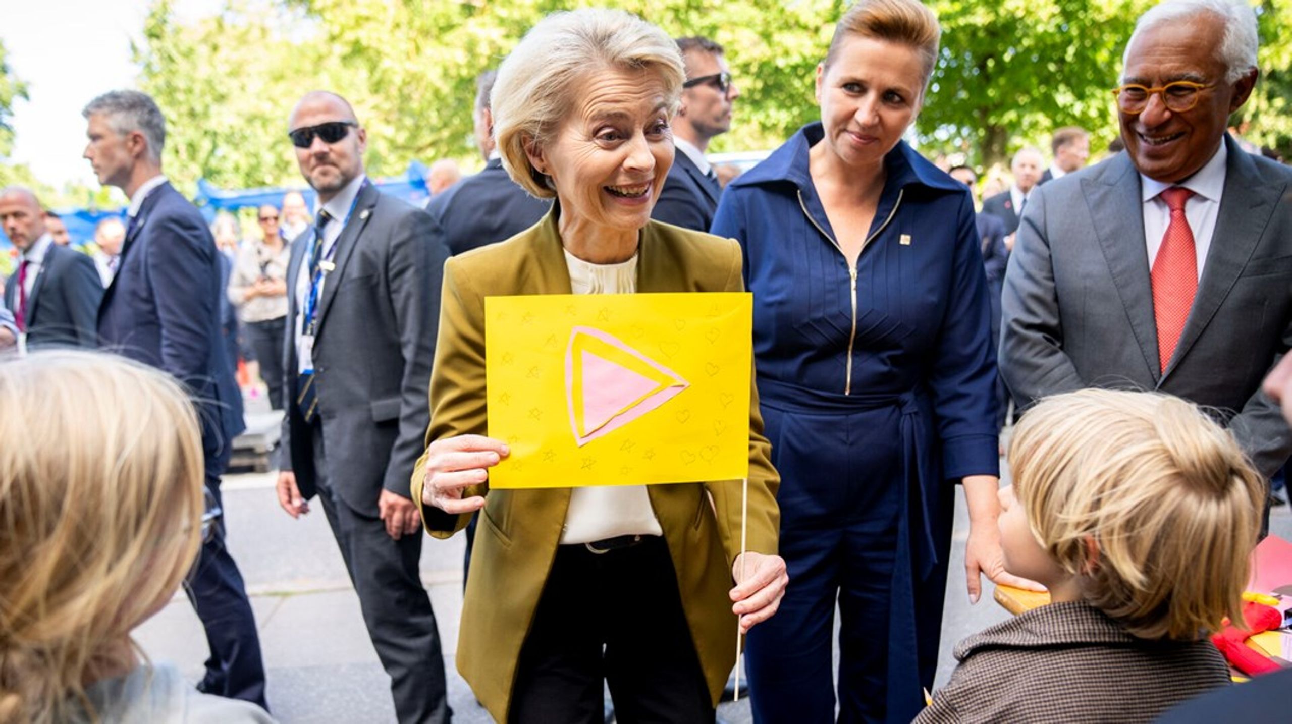 Statsminister Mette Frederiksen (S) gik tur i Rådhushaven med formændene for EU-Kommissionen og Det Europæiske Råd, Ursula von der Leyen og Antonio Costa, da det danske formandskab blev skudt i gang i Aarhus 3. juli.