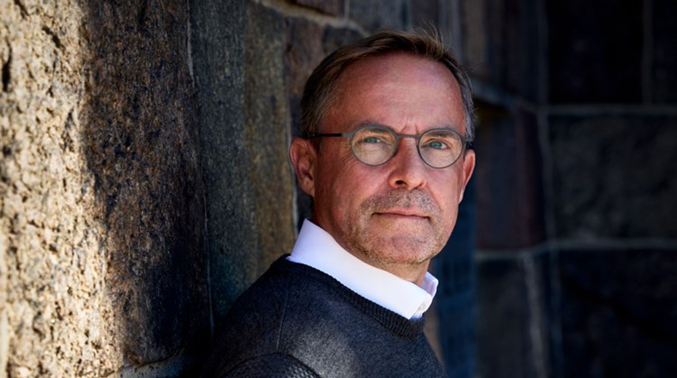 Debat foregår allerede. I forskellige fora. Mellem forskellige aktører. I de forskellige netværk.&nbsp;Men noget af den kunne også godt tages i en offentlig debat, skriver Jesper Olsen.