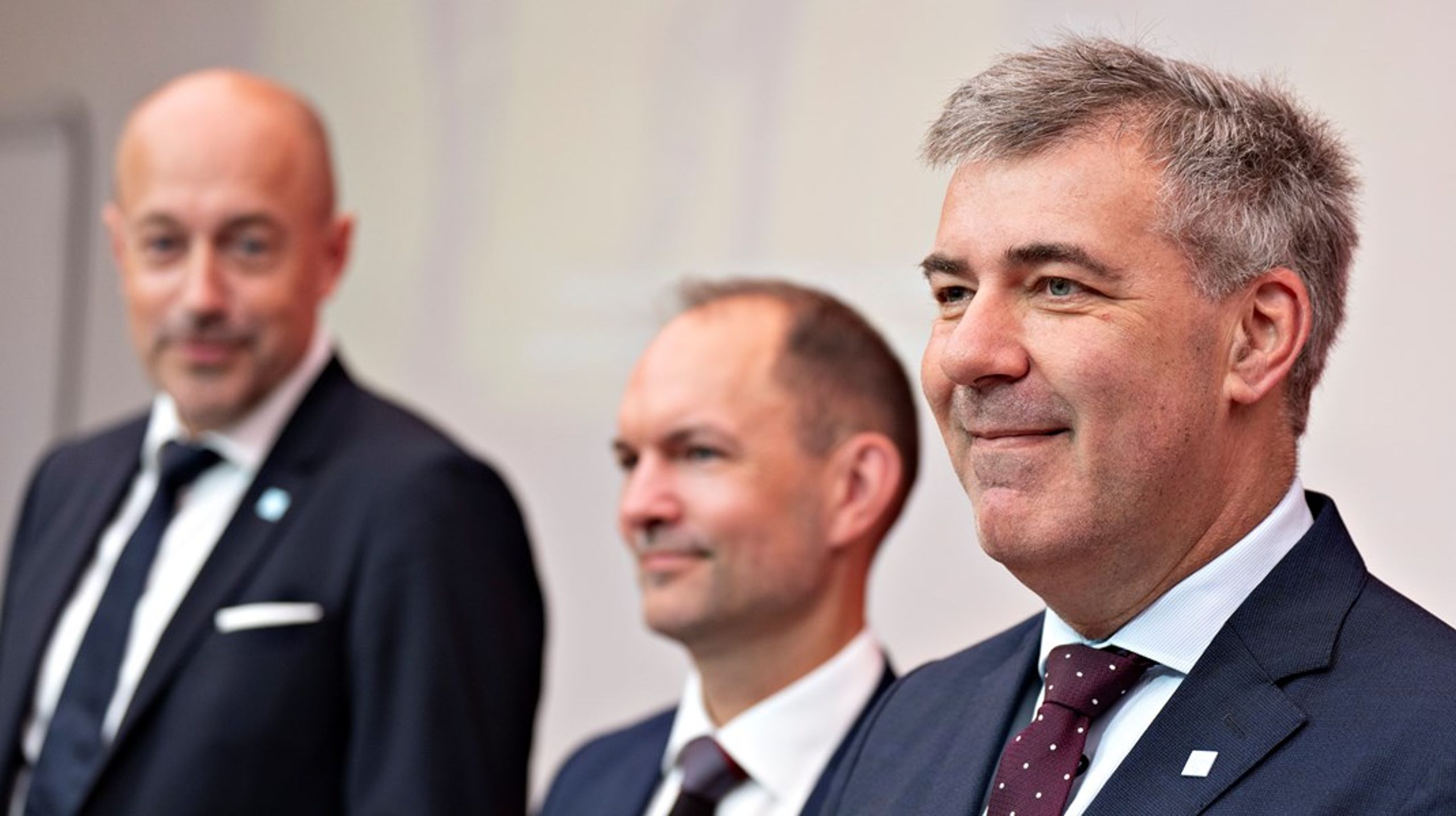 Vi må kunne kræve, at de folkevalgte lægger potentielle konsekvenser af besparelserne frem for vælgerne, skriver Gertrud Knudsen og Karina Heuer Bach.